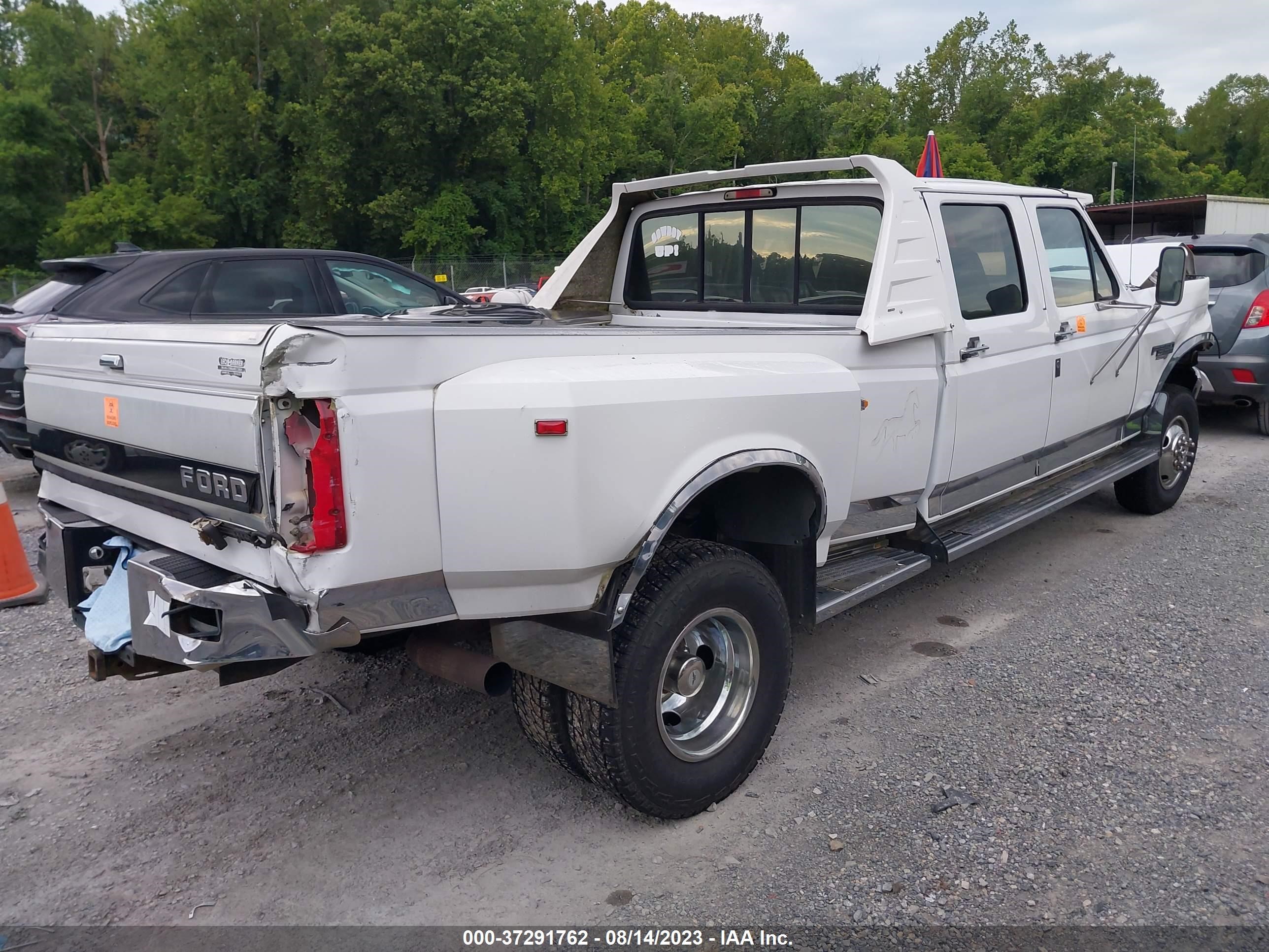 Photo 3 VIN: 1FTJW36F2TEB29607 - FORD F350 