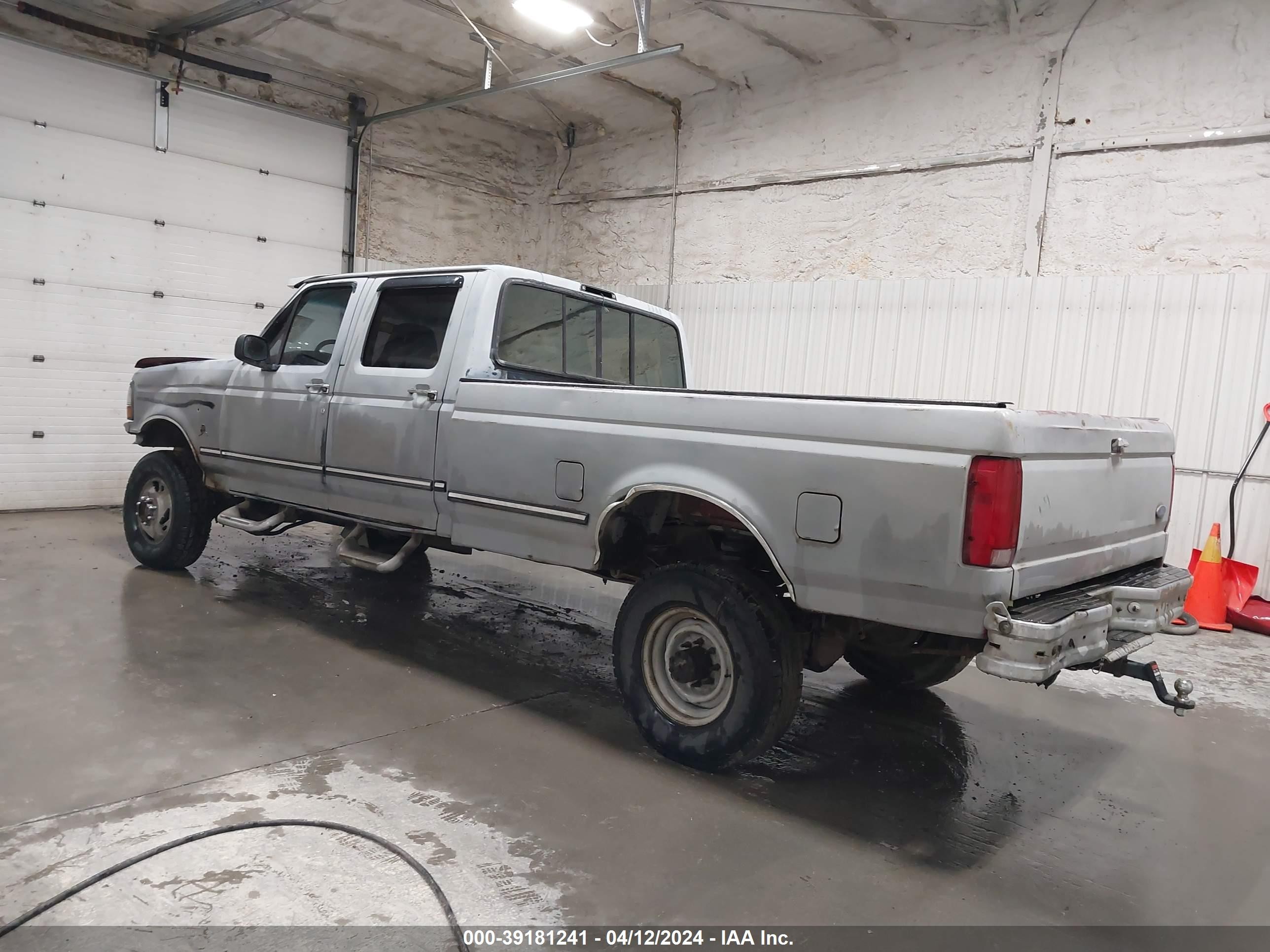 Photo 2 VIN: 1FTJW36F9SEA31575 - FORD F350 