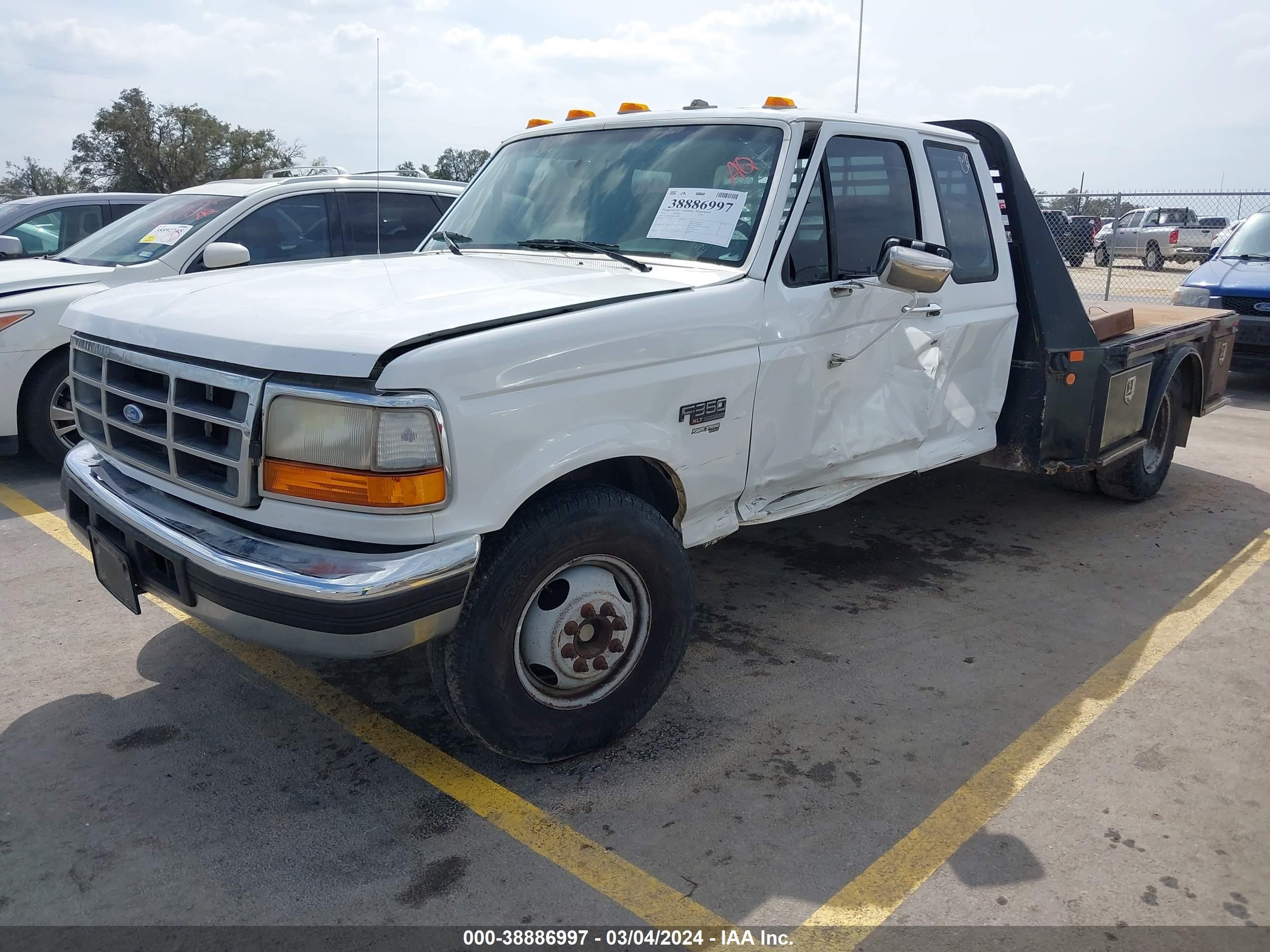 Photo 1 VIN: 1FTJX35F6SKA20615 - FORD F350 