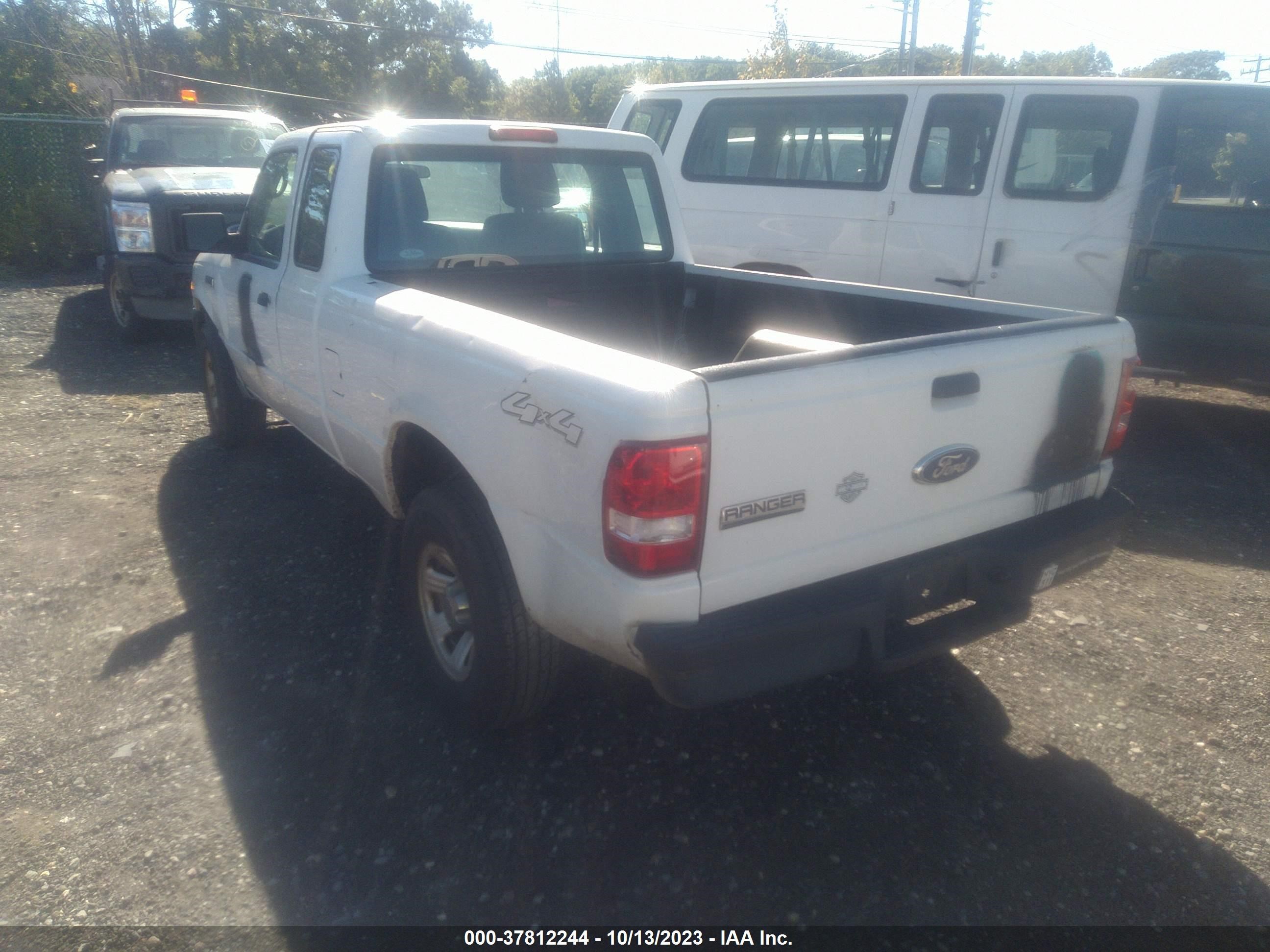 Photo 2 VIN: 1FTLR1FE3APA63999 - FORD RANGER 