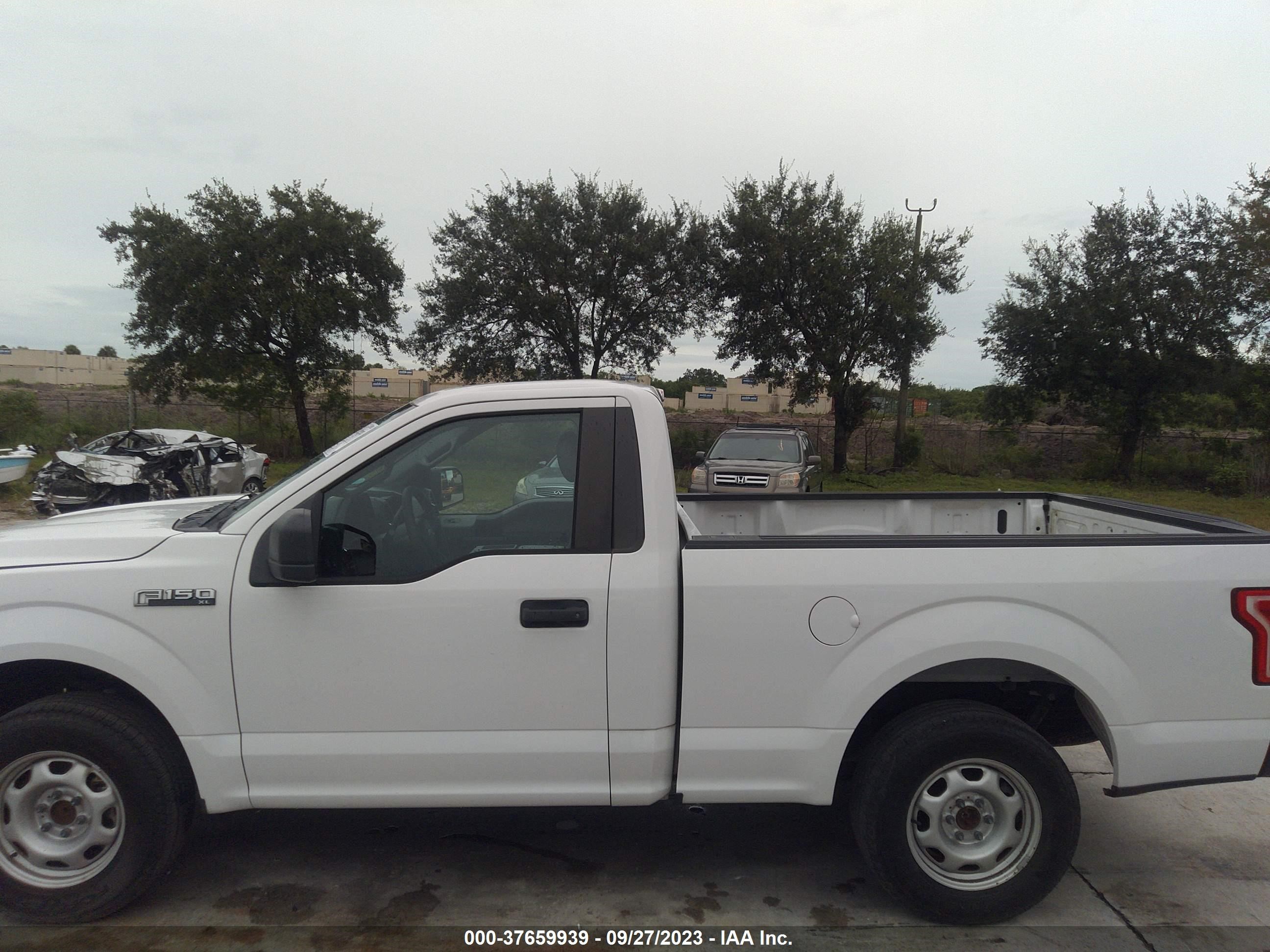 Photo 13 VIN: 1FTMF1C81HFB43068 - FORD F-150 