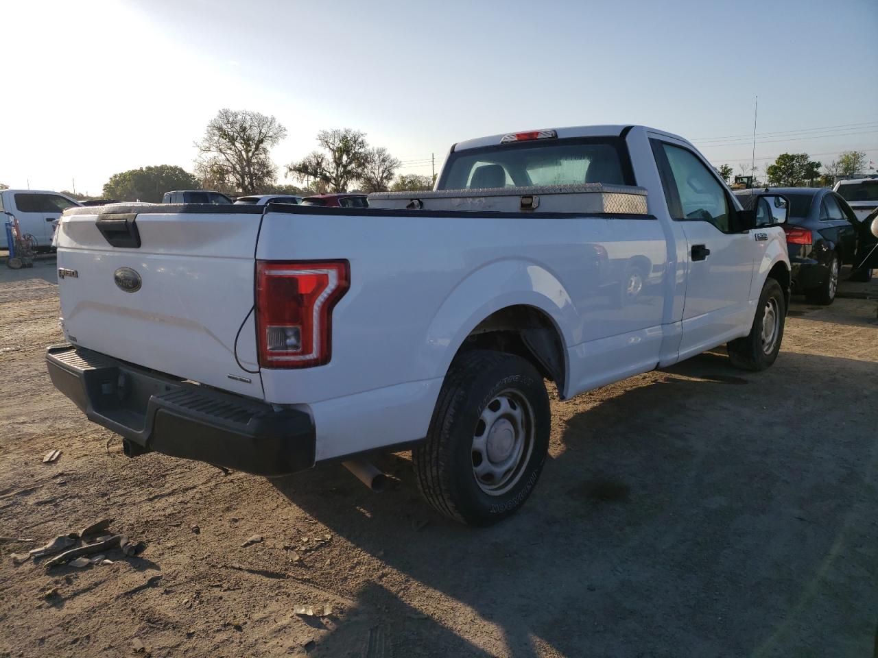 Photo 3 VIN: 1FTMF1C82FKE52715 - FORD F-150 