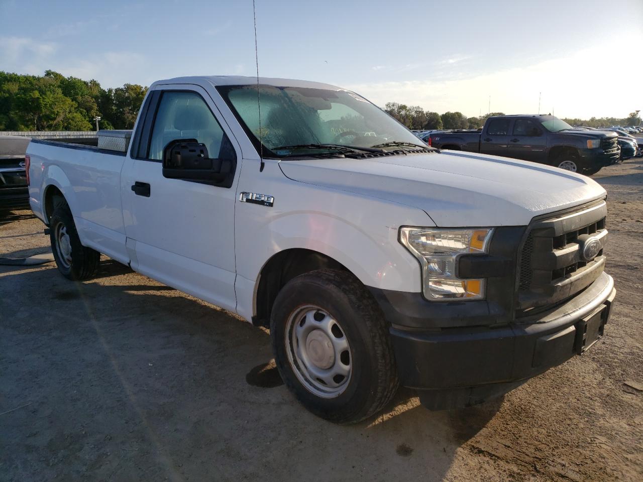 Photo 4 VIN: 1FTMF1C82FKE52715 - FORD F-150 