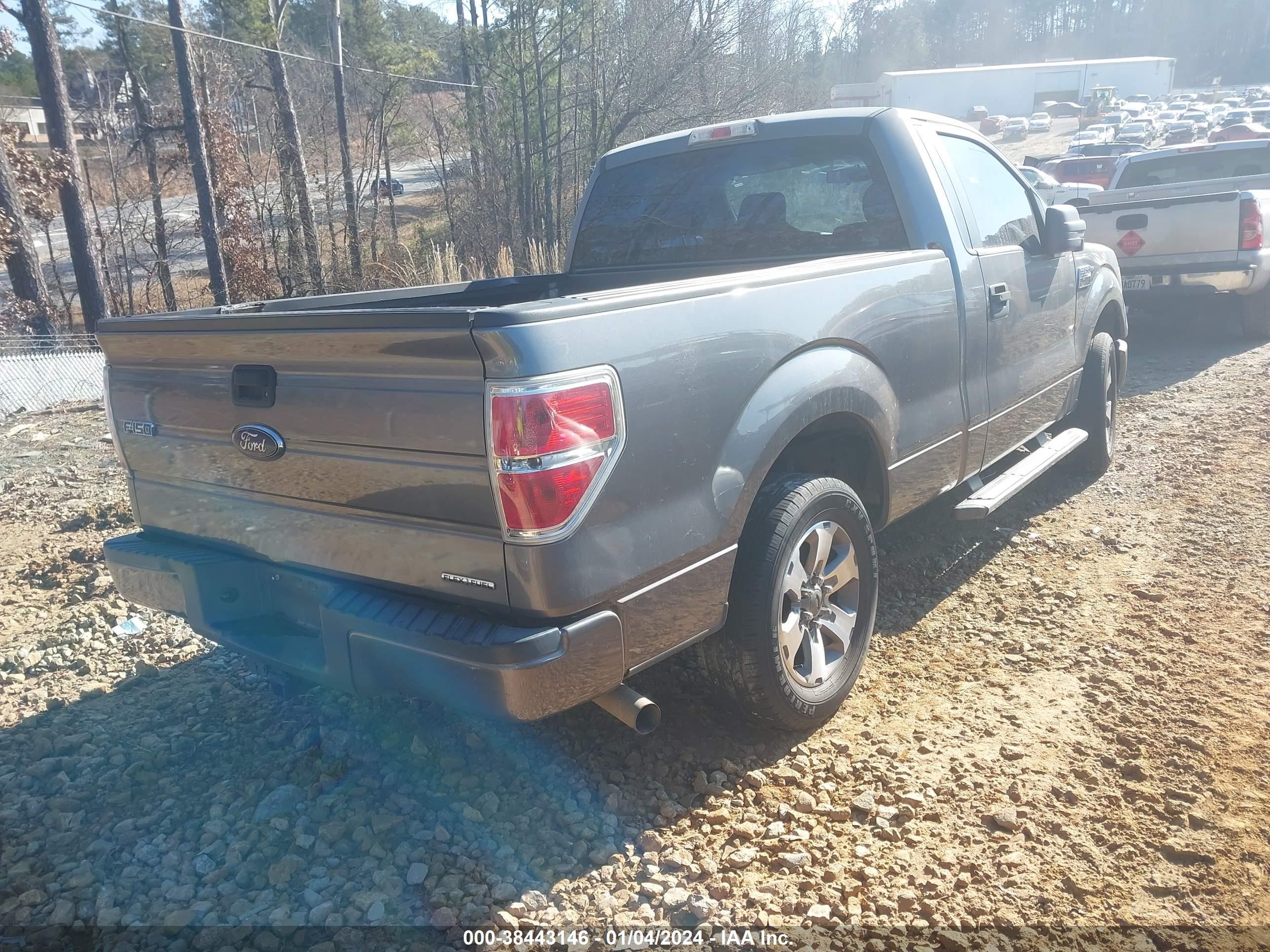 Photo 3 VIN: 1FTMF1CF3DFB14499 - FORD F-150 