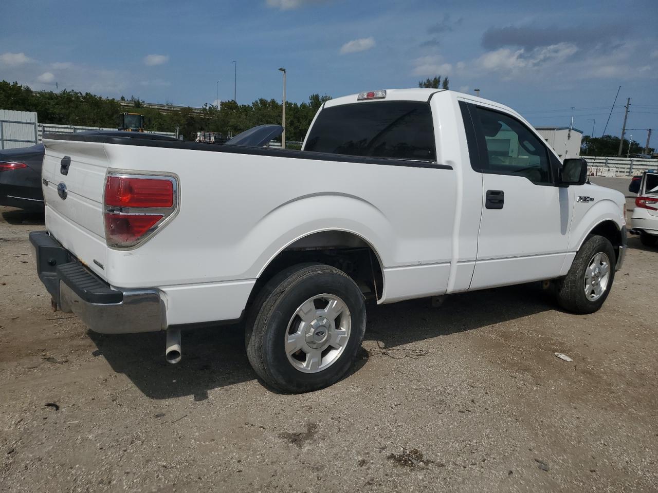 Photo 5 VIN: 1FTMF1CM4EKF88114 - FORD F-150 