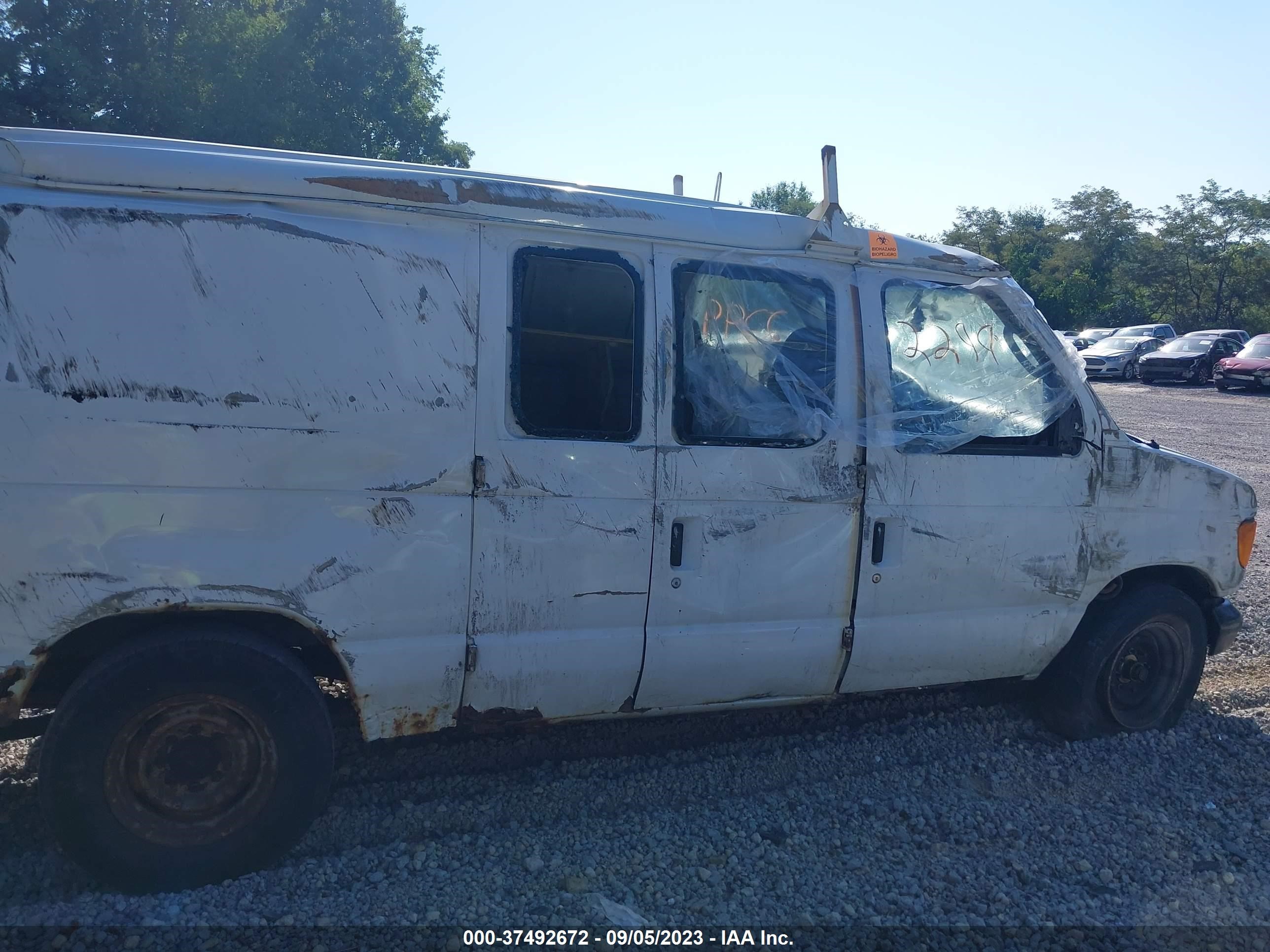 Photo 11 VIN: 1FTNE24W56DA79619 - FORD ECONOLINE 