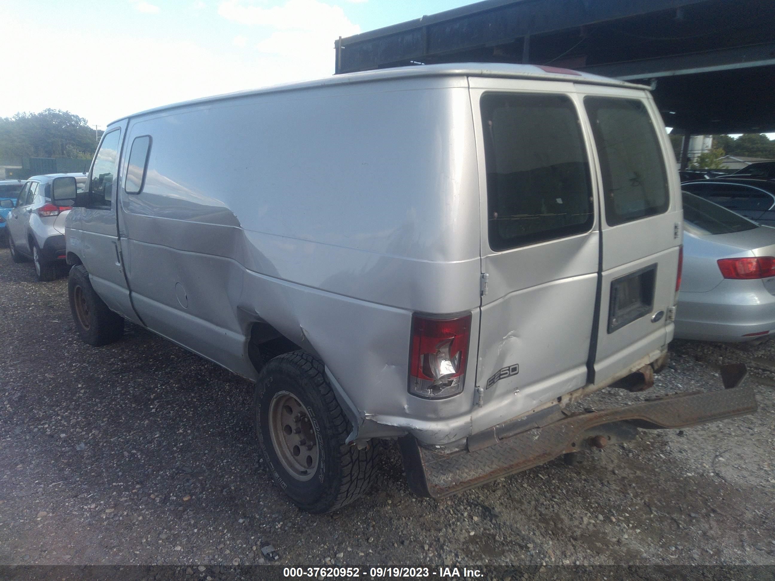 Photo 2 VIN: 1FTNE24W95HB46441 - FORD ECONOLINE 