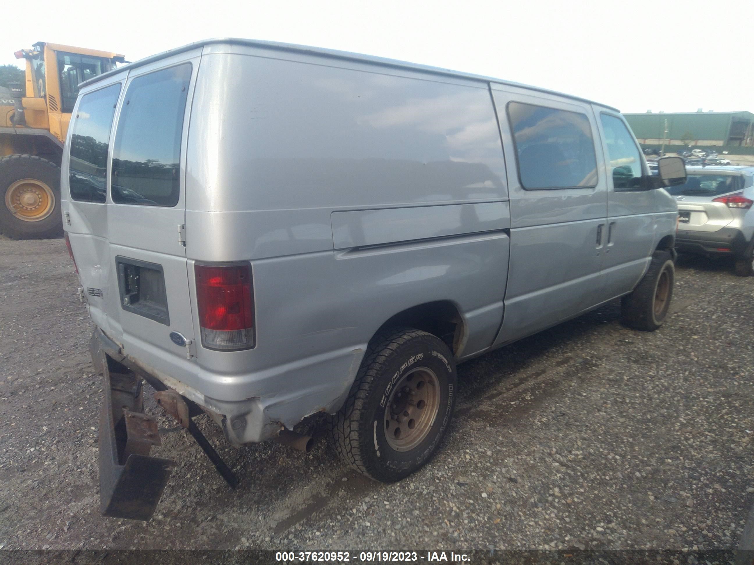 Photo 3 VIN: 1FTNE24W95HB46441 - FORD ECONOLINE 