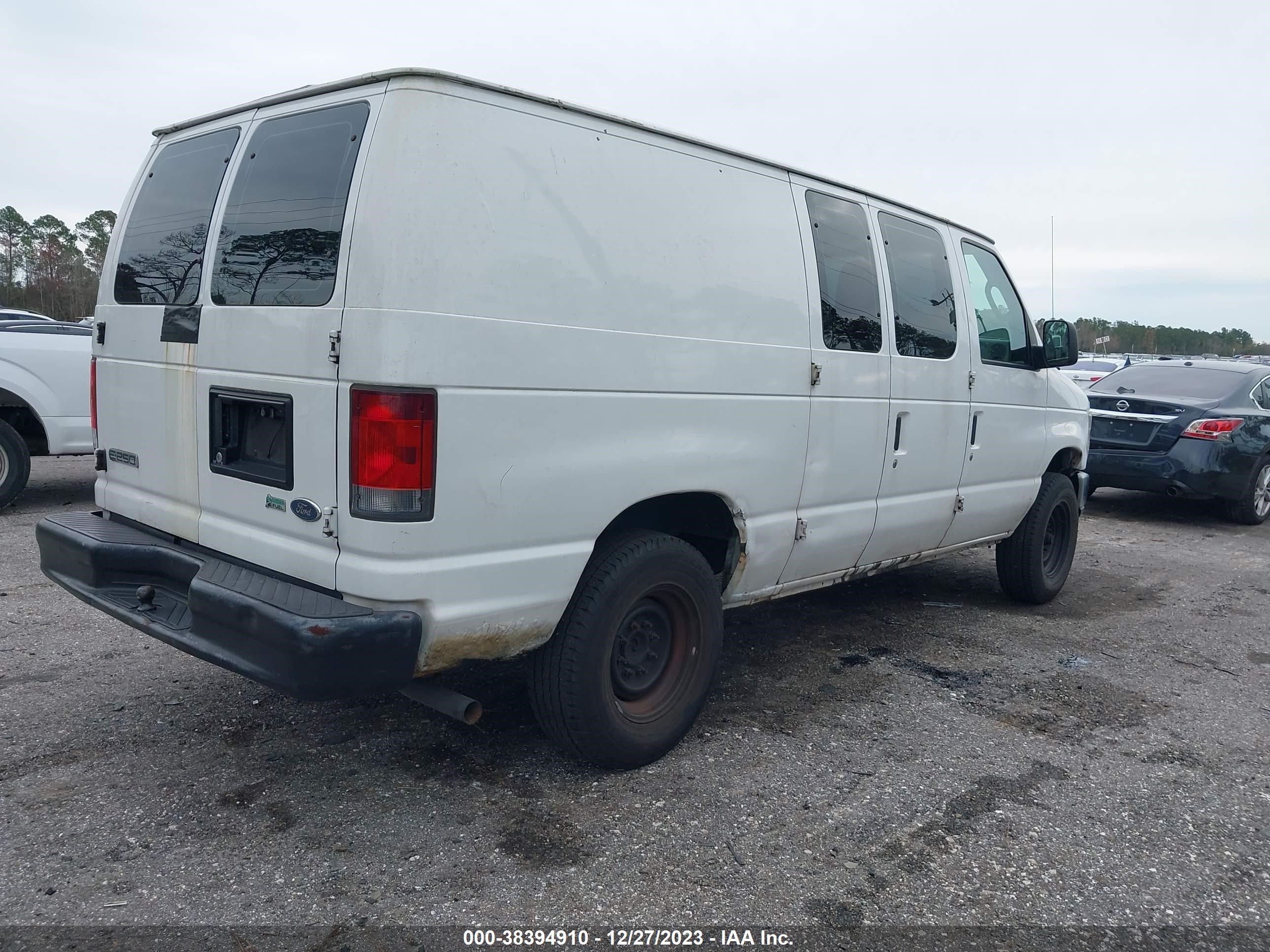 Photo 3 VIN: 1FTNE24W99DA48295 - FORD ECONOLINE 