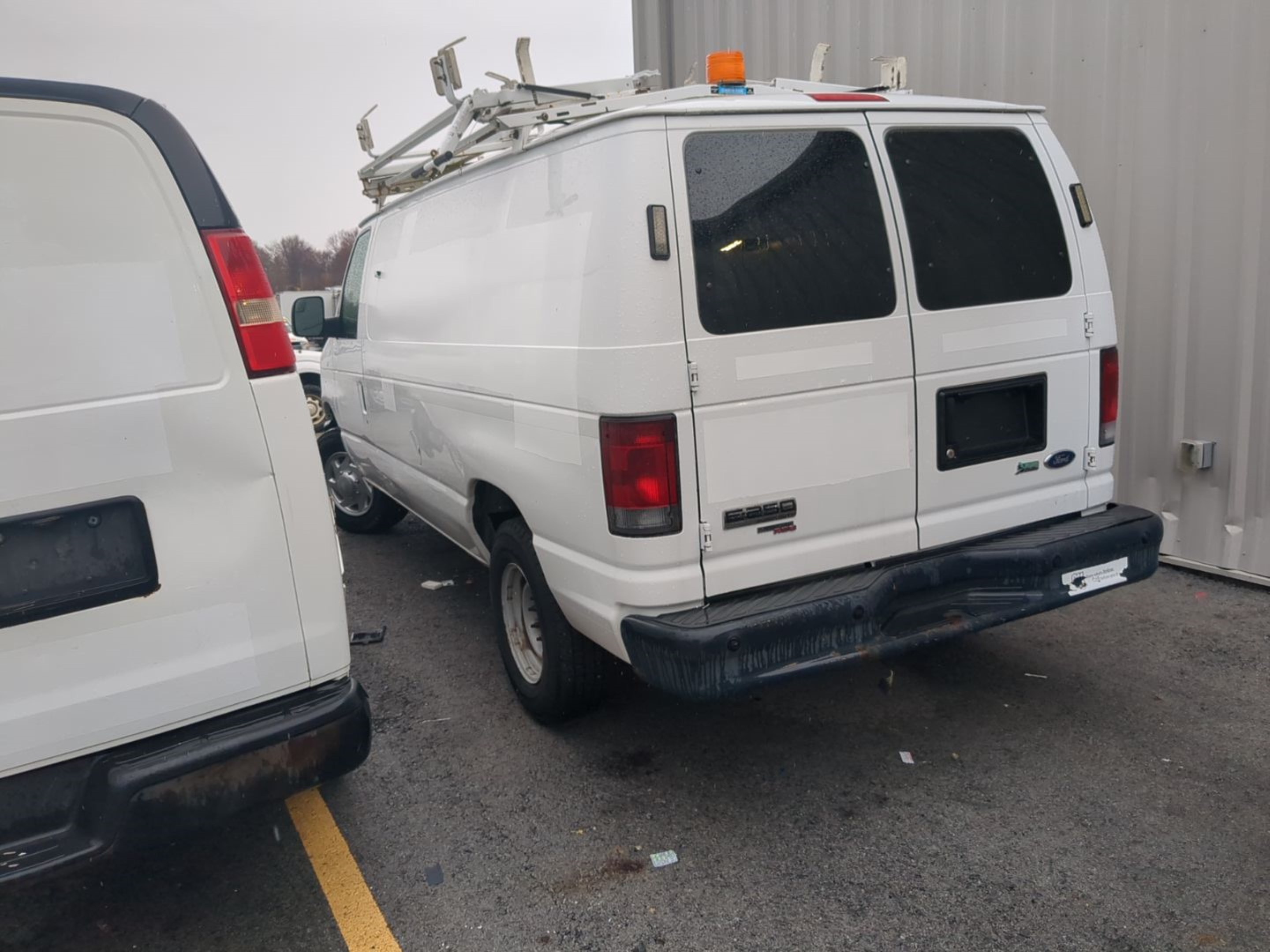 Photo 2 VIN: 1FTNE2ELXBDA18524 - FORD ECONOLINE 