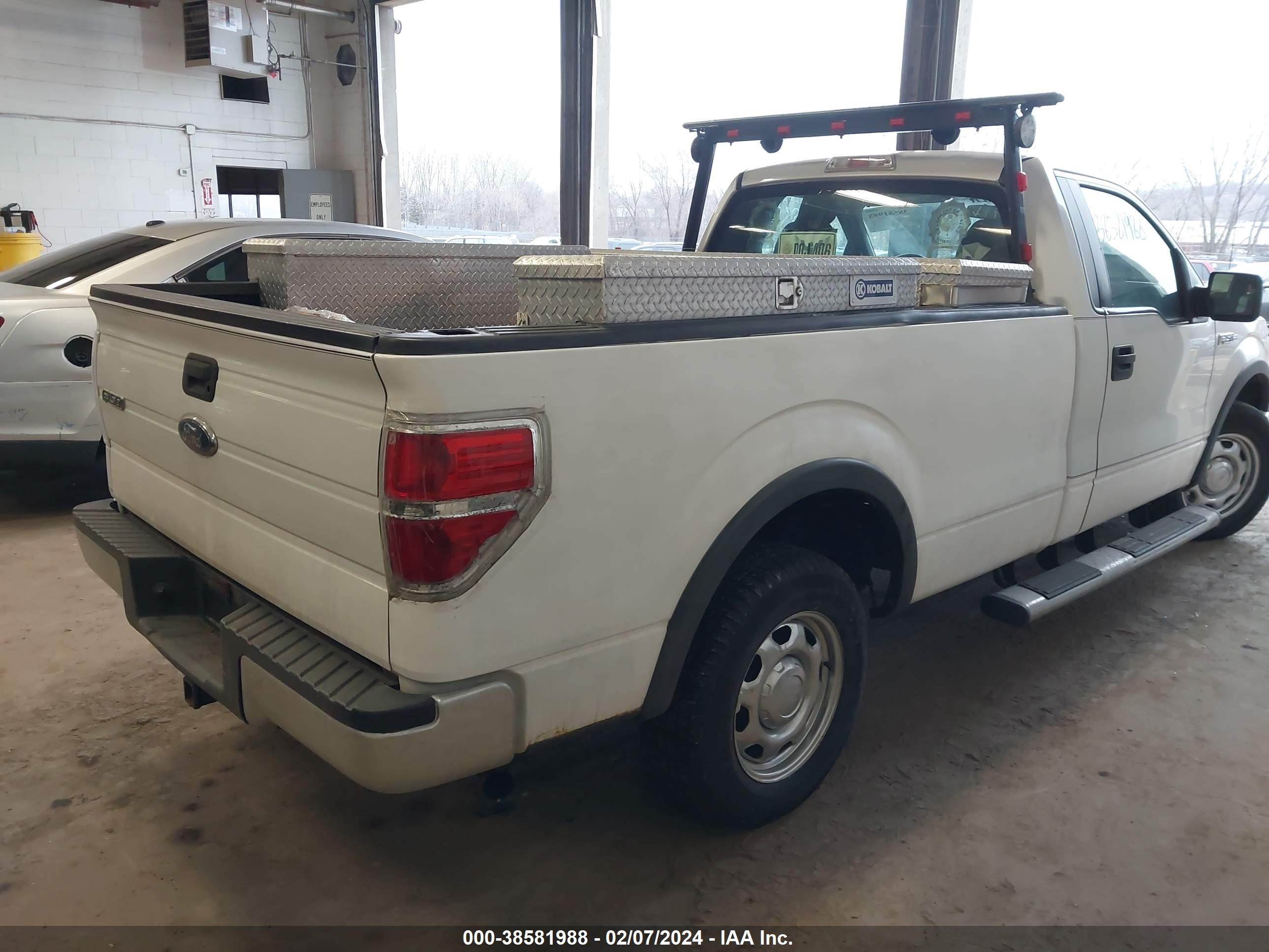 Photo 5 VIN: 1FTNF1CV9AKE01439 - FORD F-150 