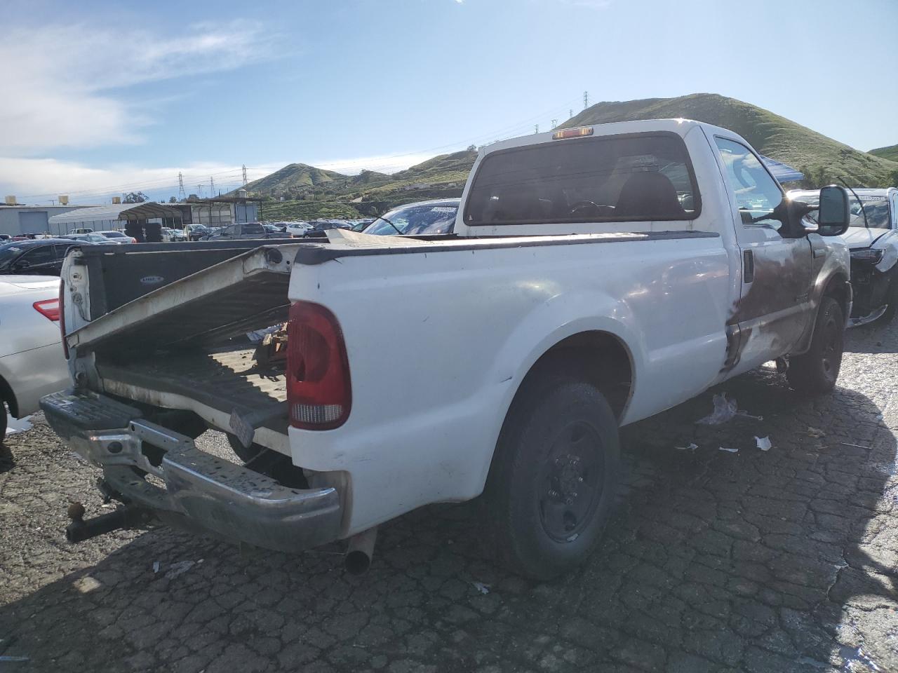 Photo 2 VIN: 1FTNF20507EA24744 - FORD F250 