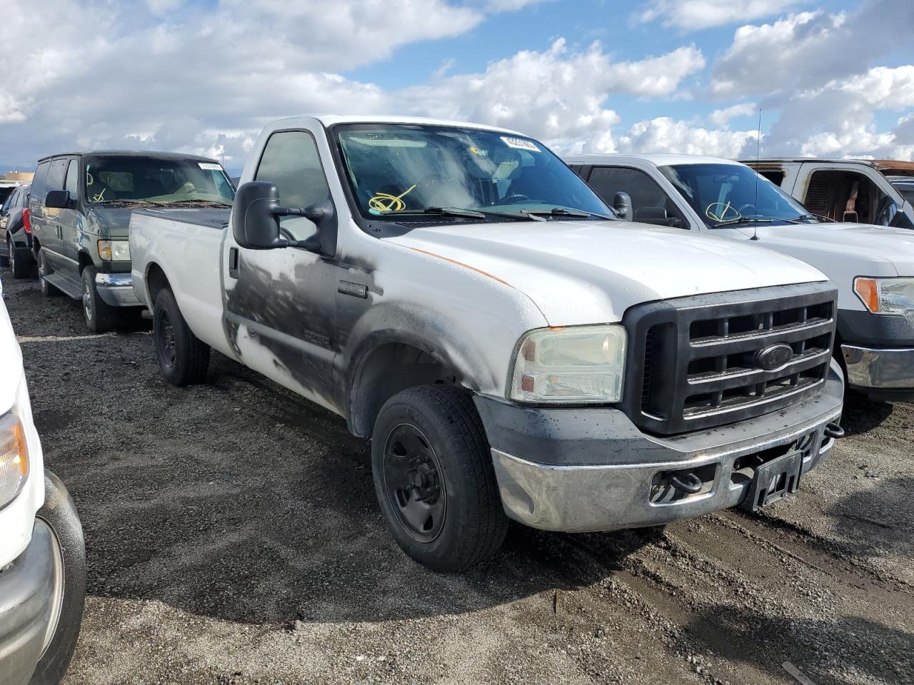 Photo 3 VIN: 1FTNF20507EA24744 - FORD F250 