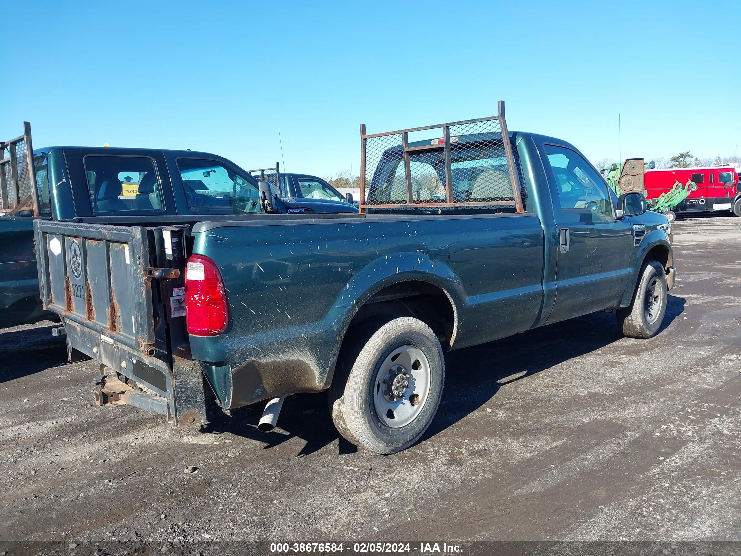 Photo 3 VIN: 1FTNF20558EE35543 - FORD F250 