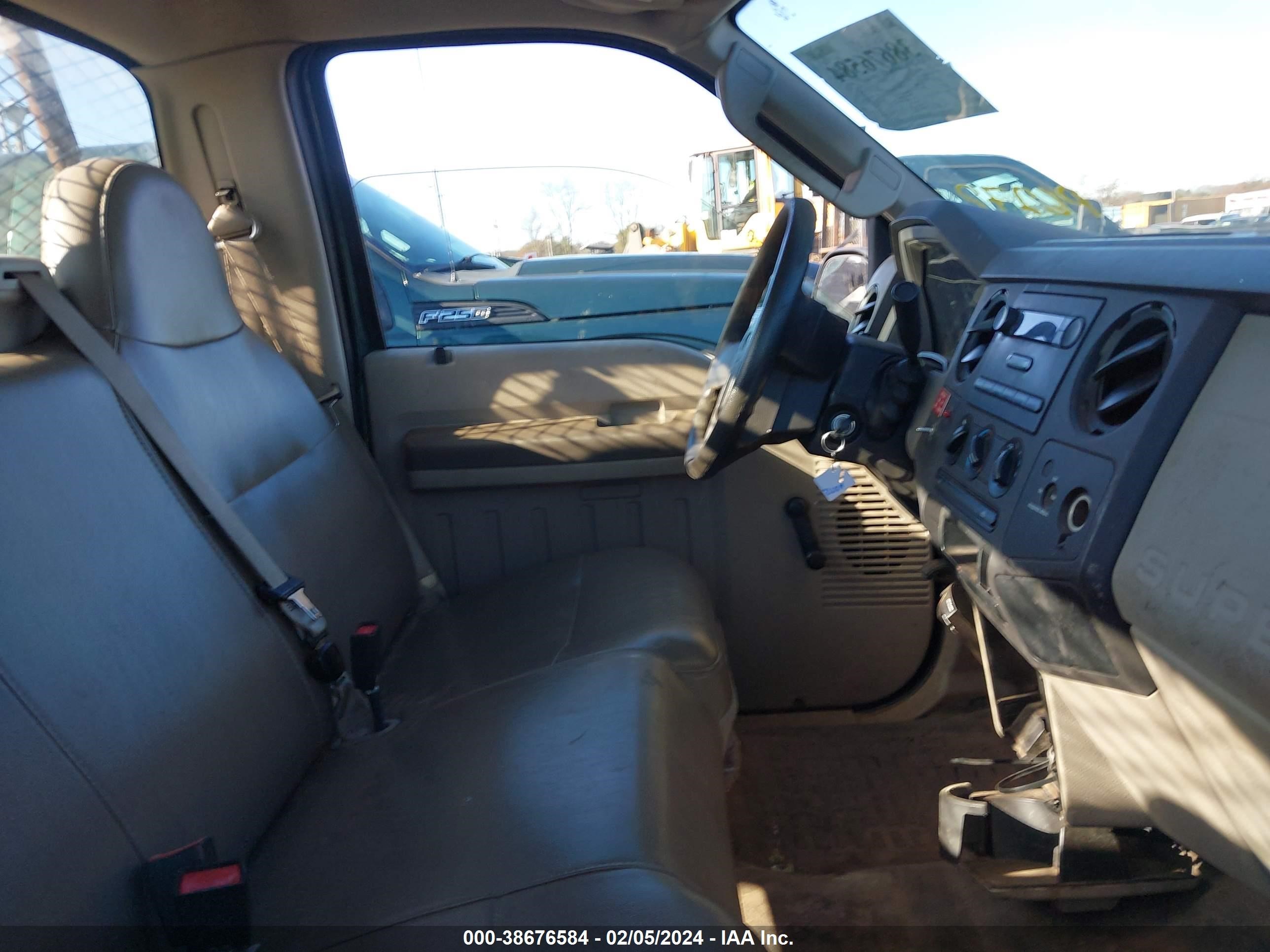 Photo 4 VIN: 1FTNF20558EE35543 - FORD F250 