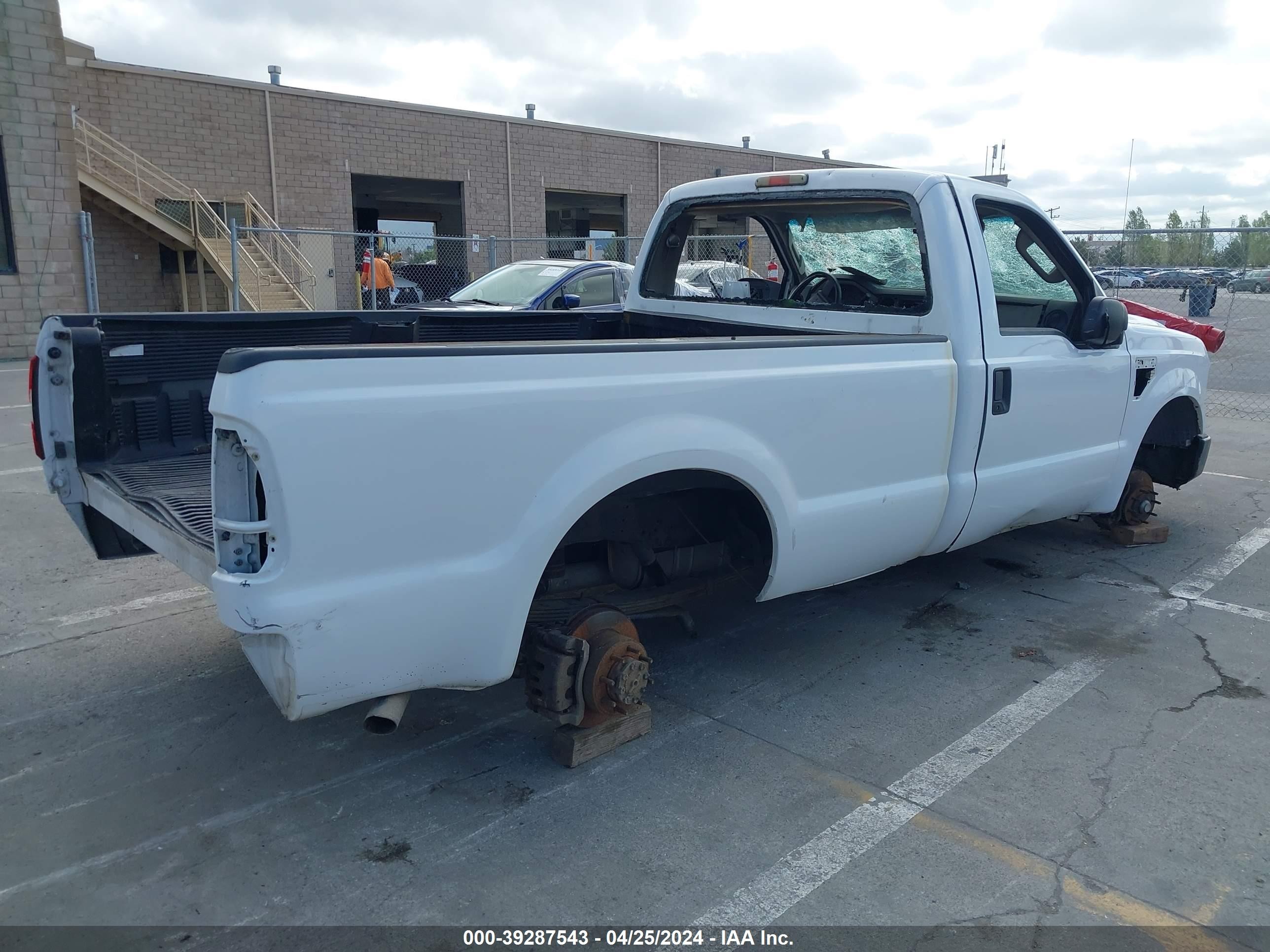 Photo 3 VIN: 1FTNF20568EB16250 - FORD F250 