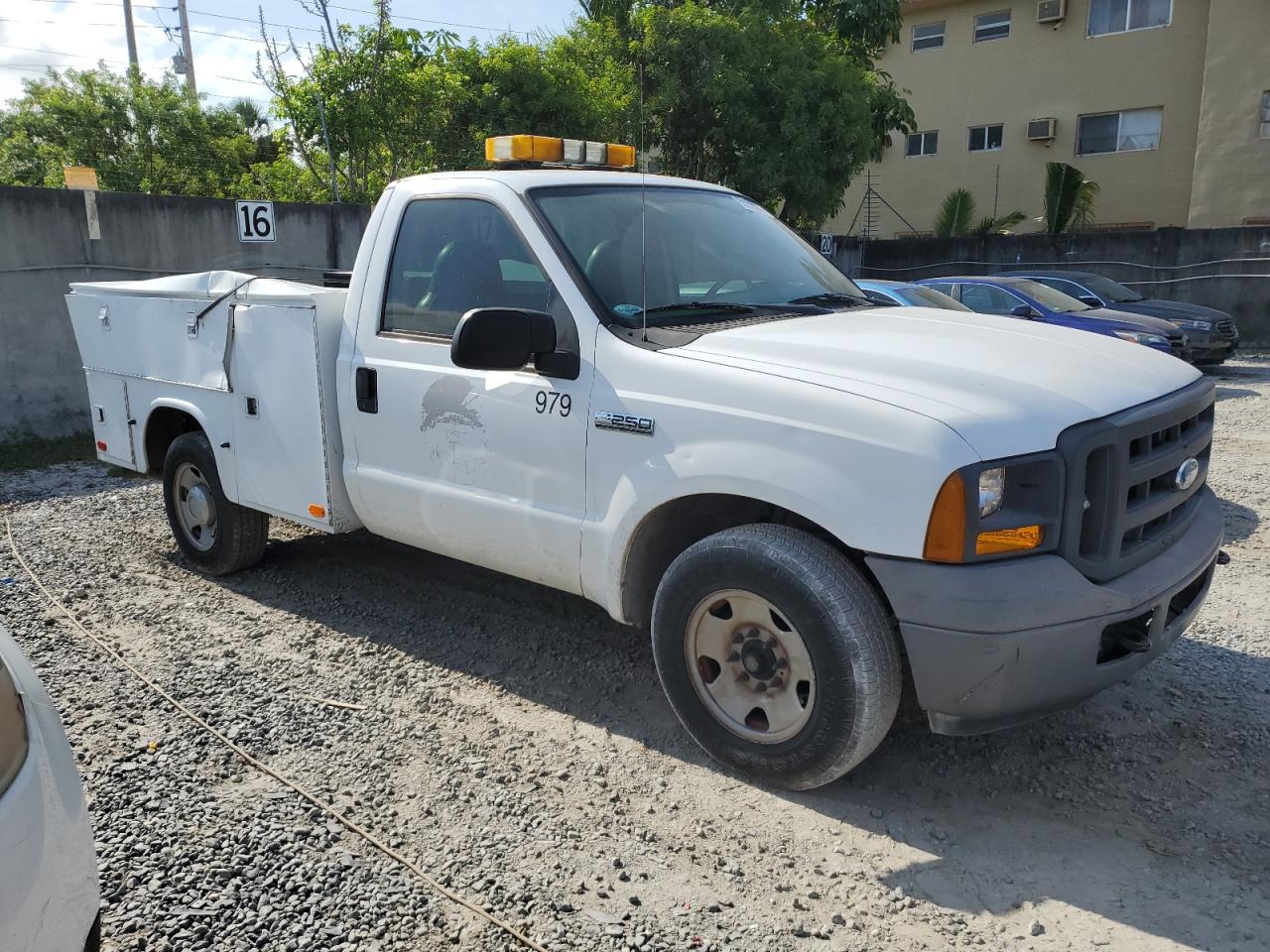 Photo 3 VIN: 1FTNF205X5EB86572 - FORD F250 