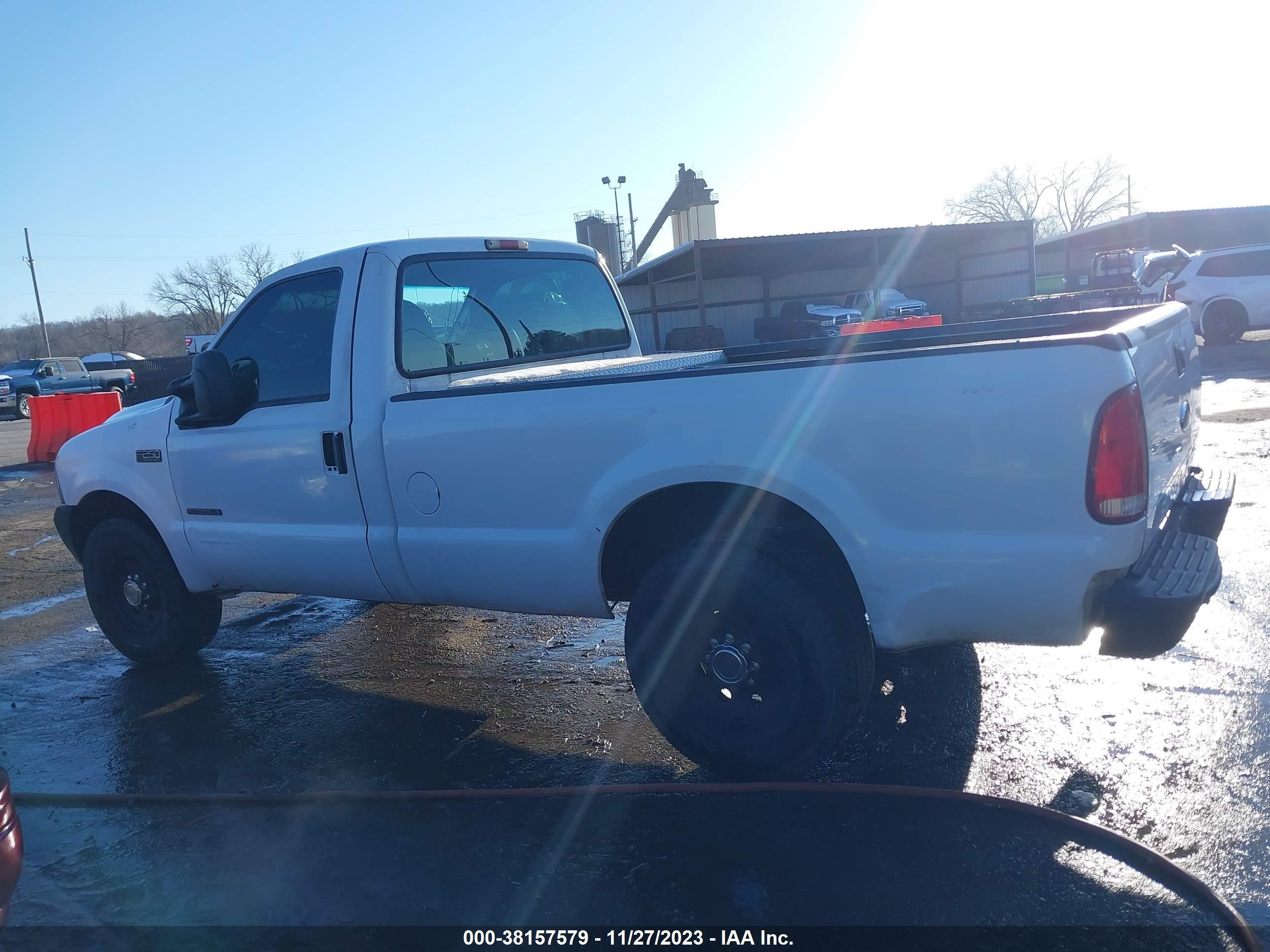 Photo 13 VIN: 1FTNF20F8YEB10880 - FORD F250 