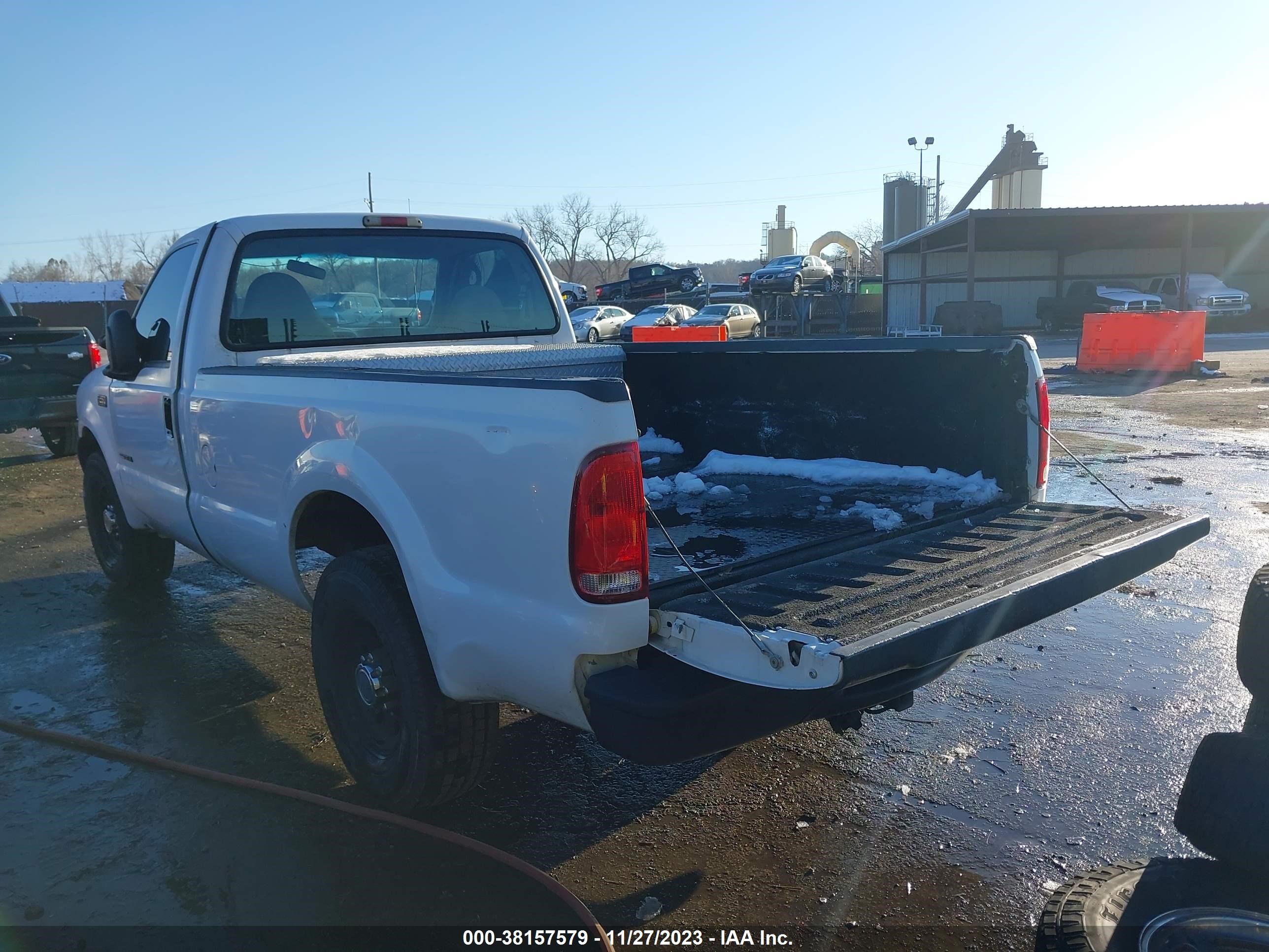 Photo 2 VIN: 1FTNF20F8YEB10880 - FORD F250 