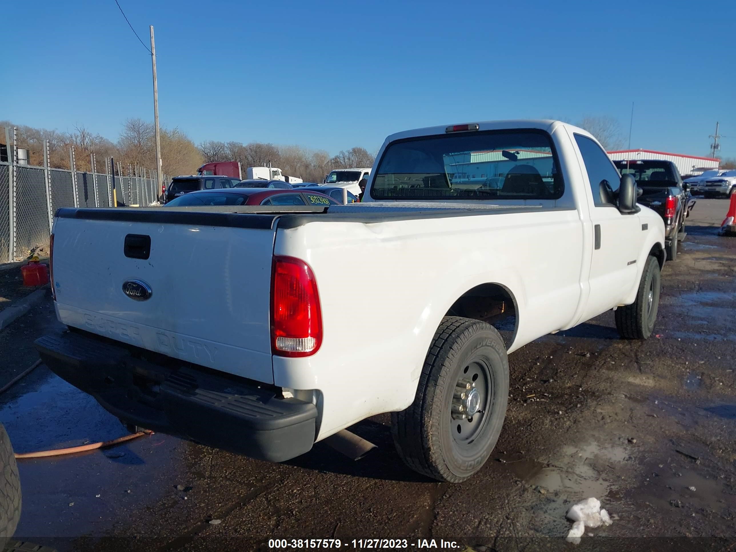 Photo 3 VIN: 1FTNF20F8YEB10880 - FORD F250 