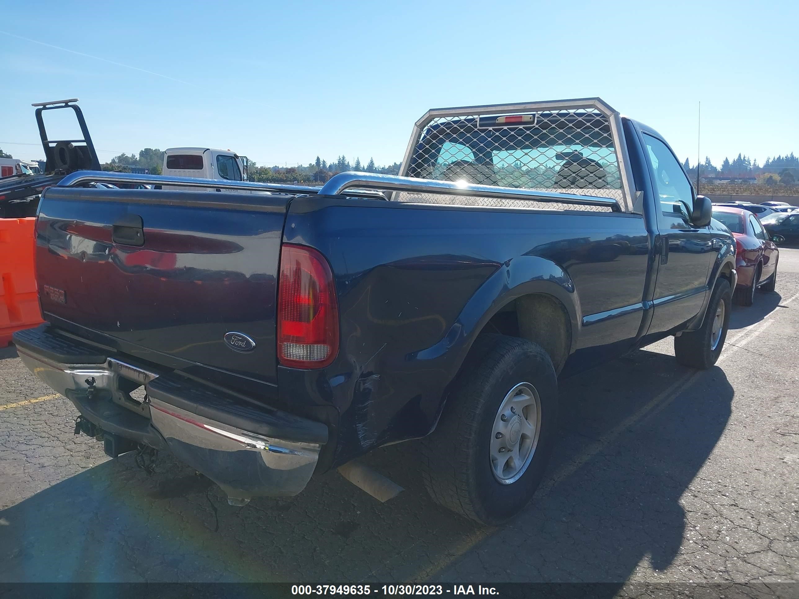 Photo 3 VIN: 1FTNF20L82ED14138 - FORD F250 