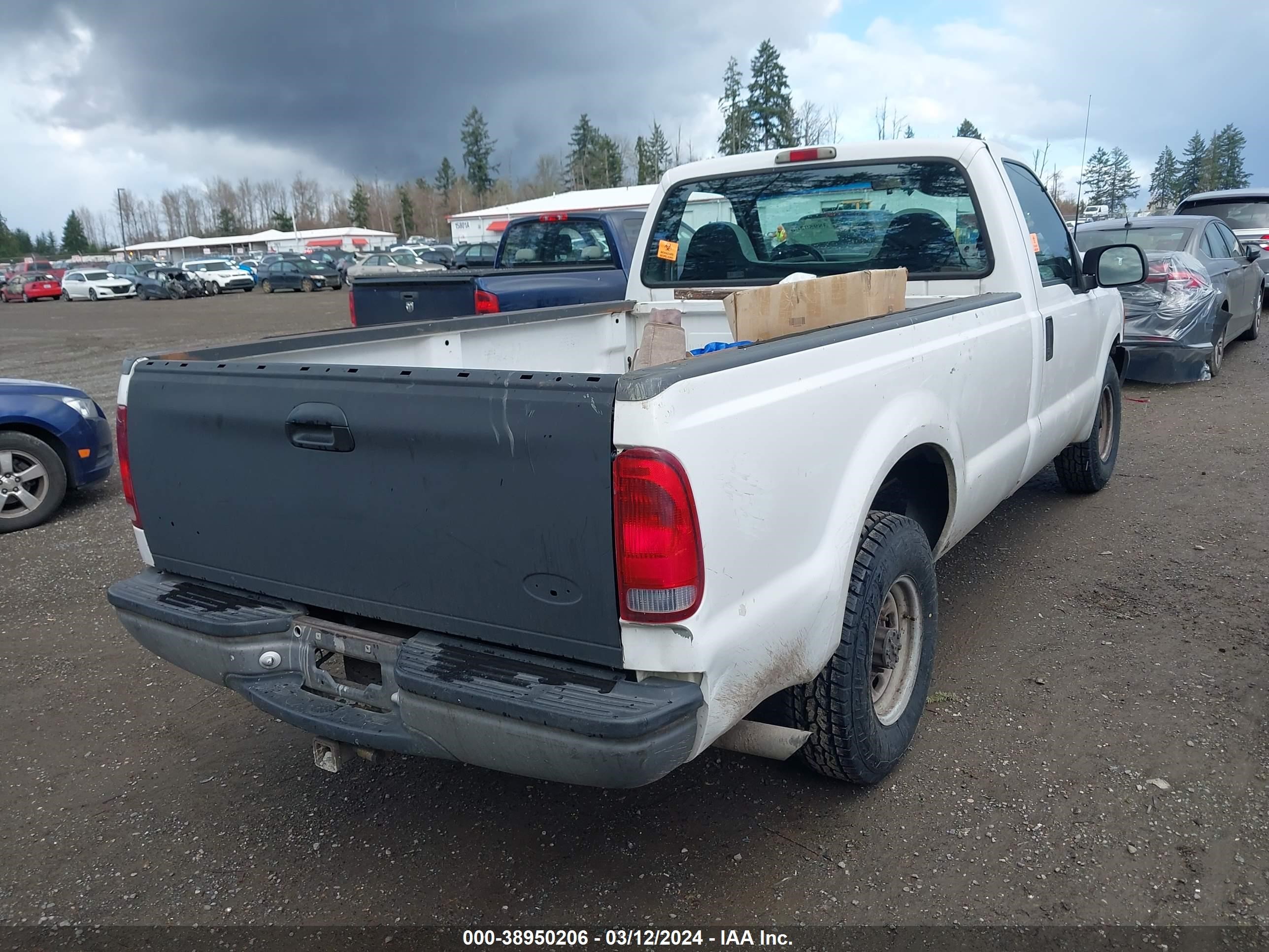 Photo 3 VIN: 1FTNF20L9YEC44853 - FORD F250 