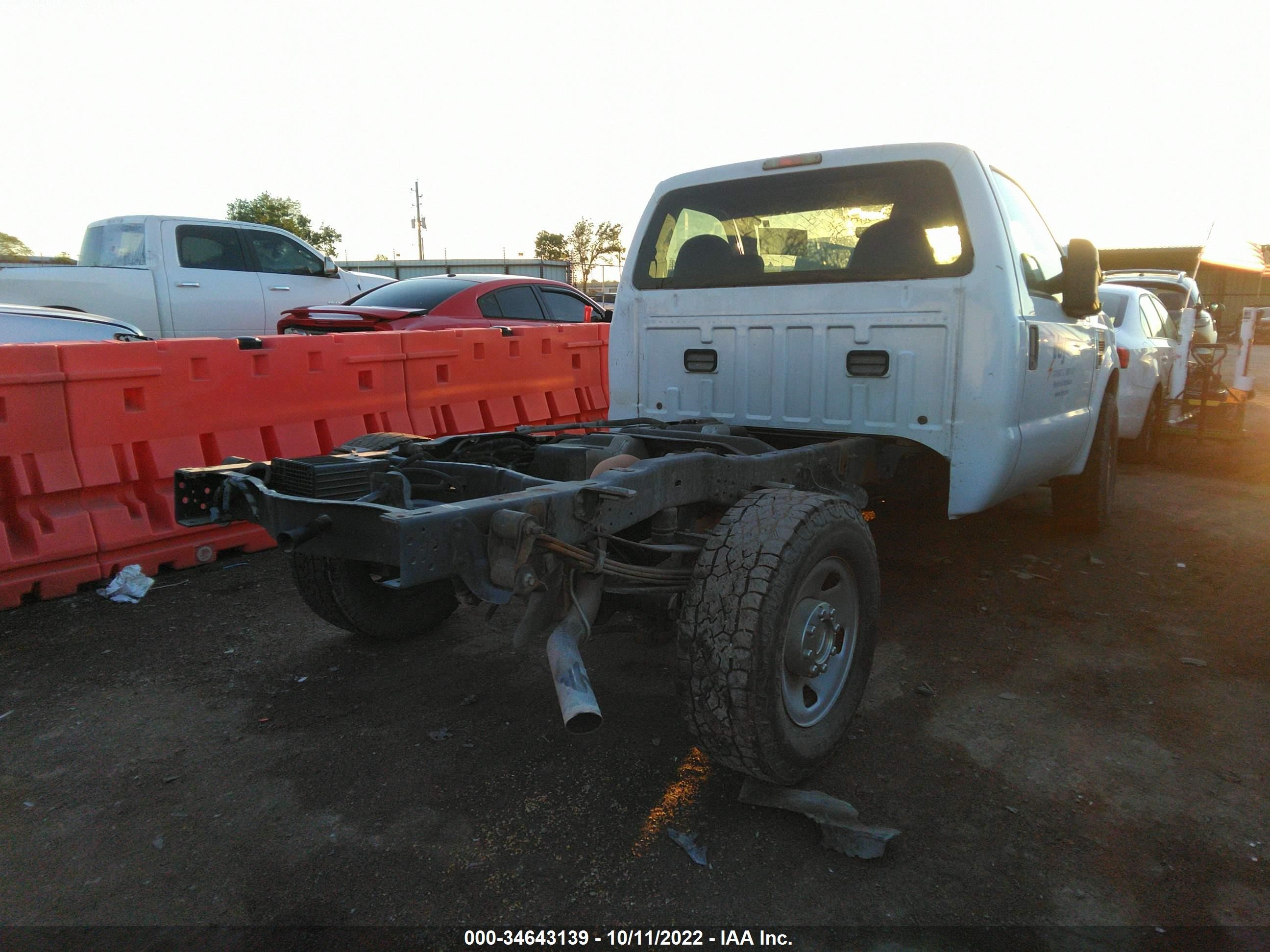 Photo 3 VIN: 1FTNF2A50AEA41694 - FORD F250 