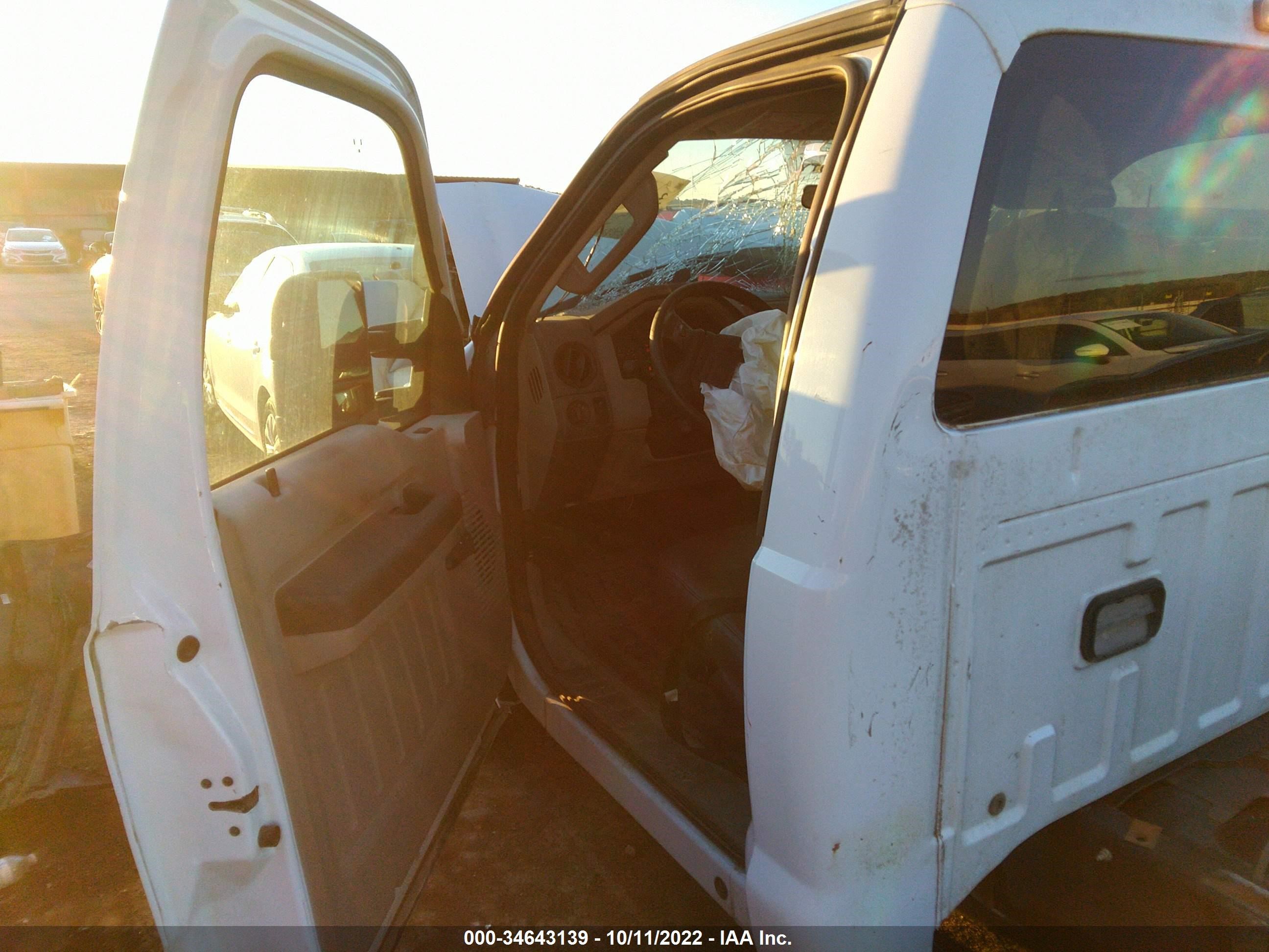 Photo 7 VIN: 1FTNF2A50AEA41694 - FORD F250 