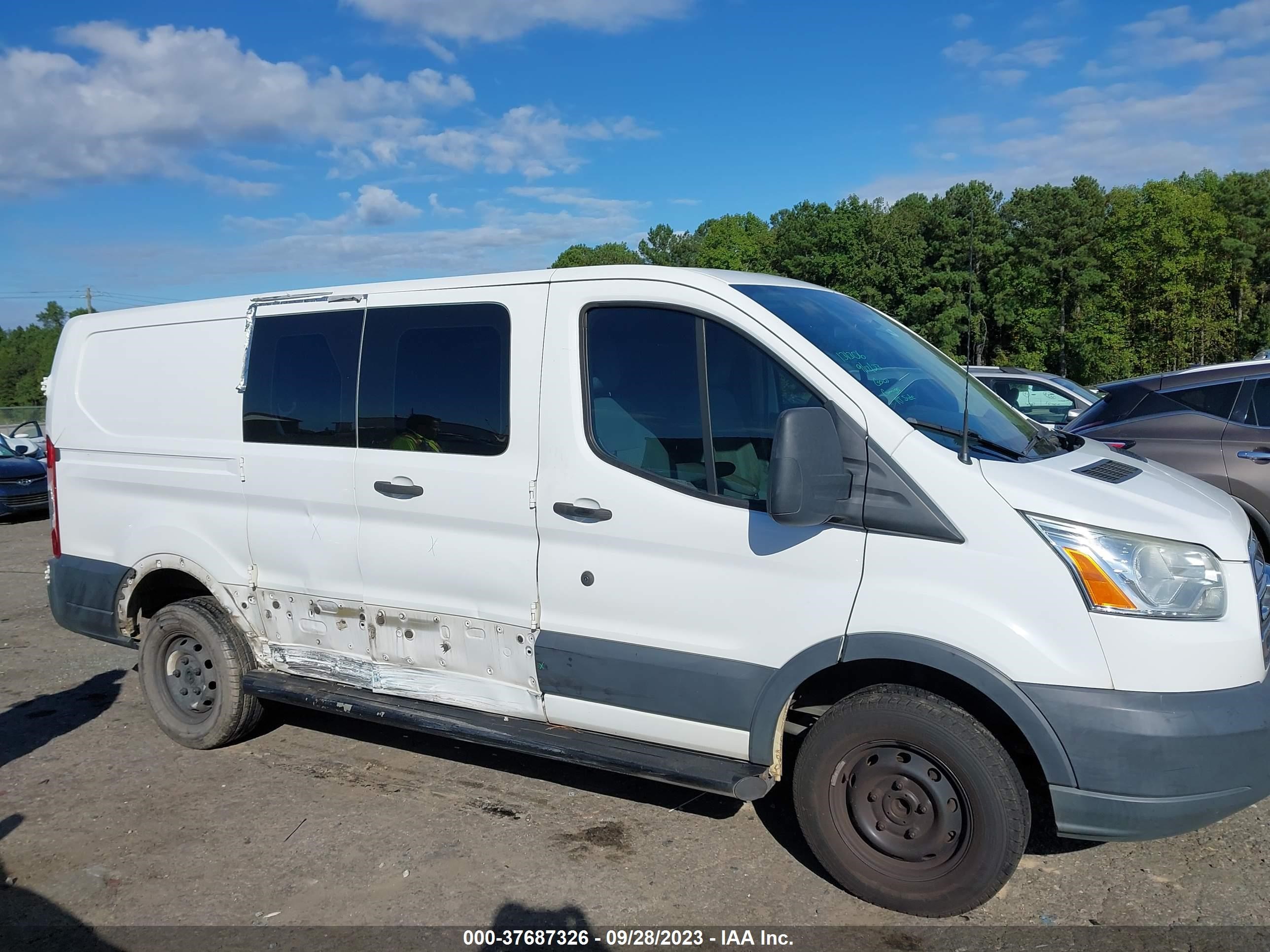 Photo 11 VIN: 1FTNR1ZM4FKB20761 - FORD TRANSIT 