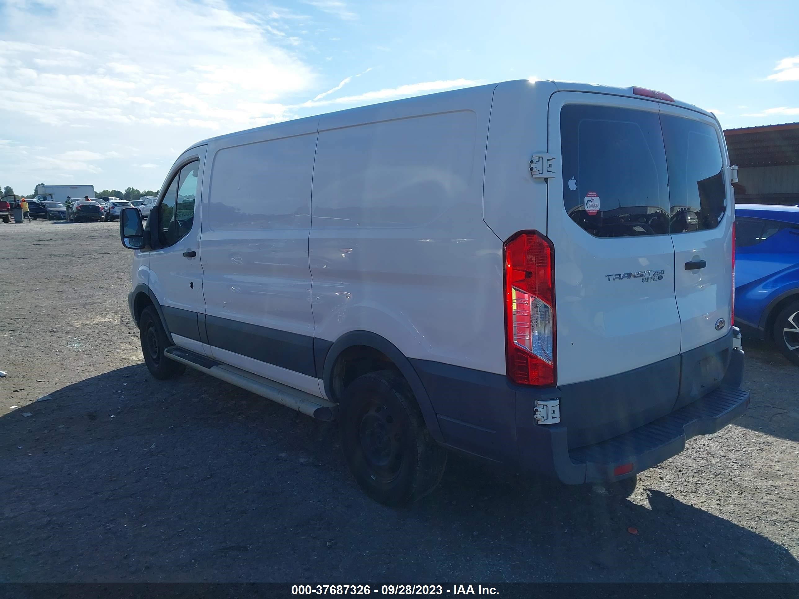 Photo 2 VIN: 1FTNR1ZM4FKB20761 - FORD TRANSIT 