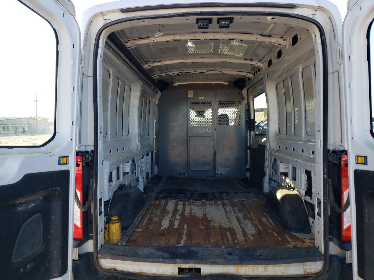 Photo 9 VIN: 1FTNR2CG9FKA58332 - FORD TRANSIT 