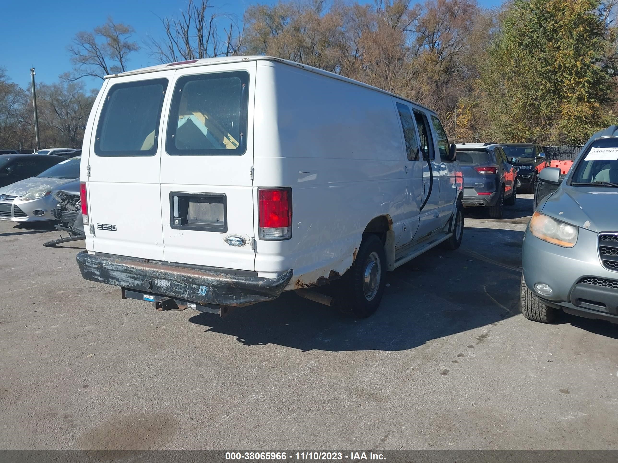 Photo 3 VIN: 1FTNS24L2XHC12037 - FORD ECONOLINE 