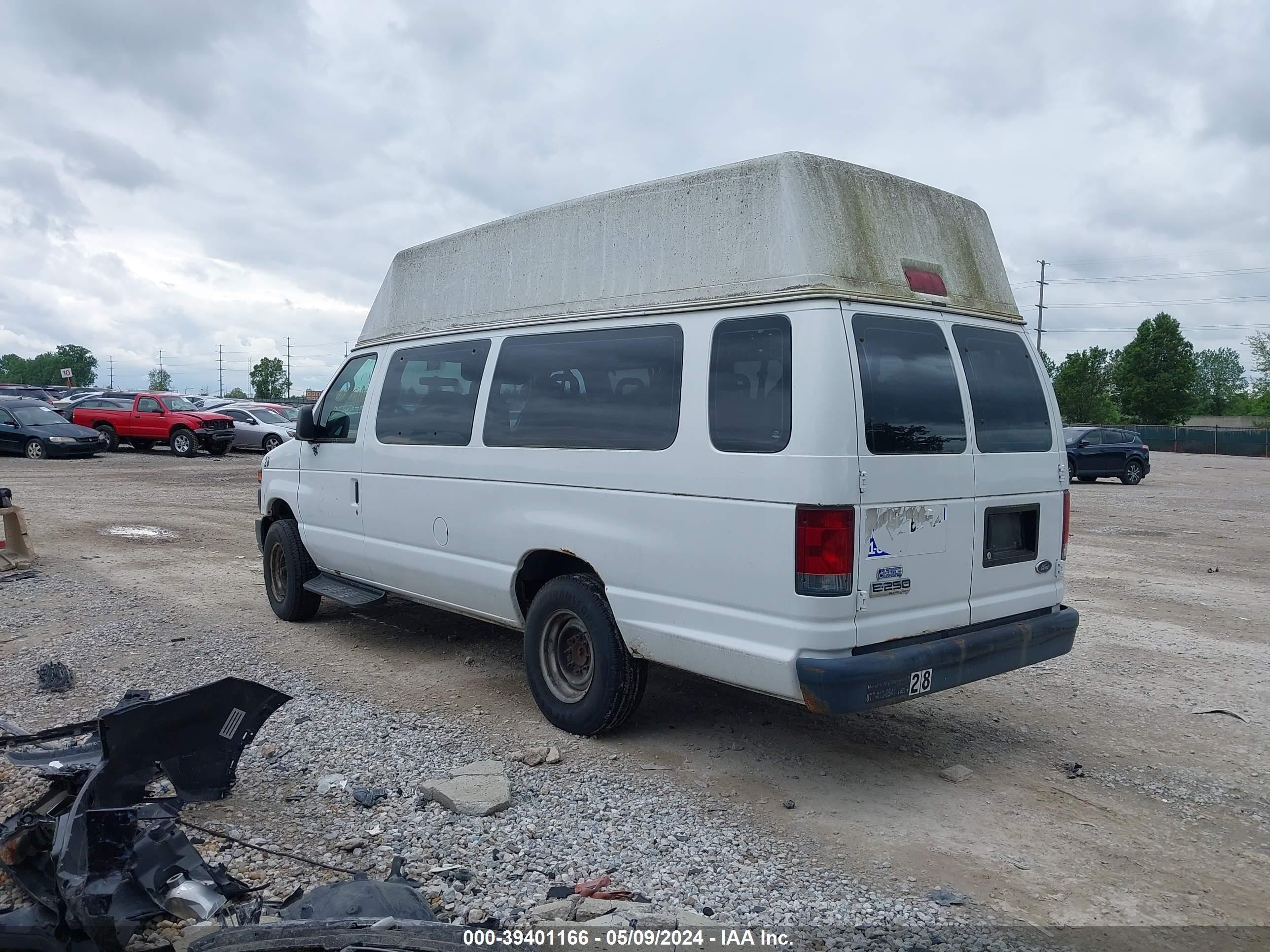 Photo 2 VIN: 1FTNS24W68DA10577 - FORD ECONOLINE 