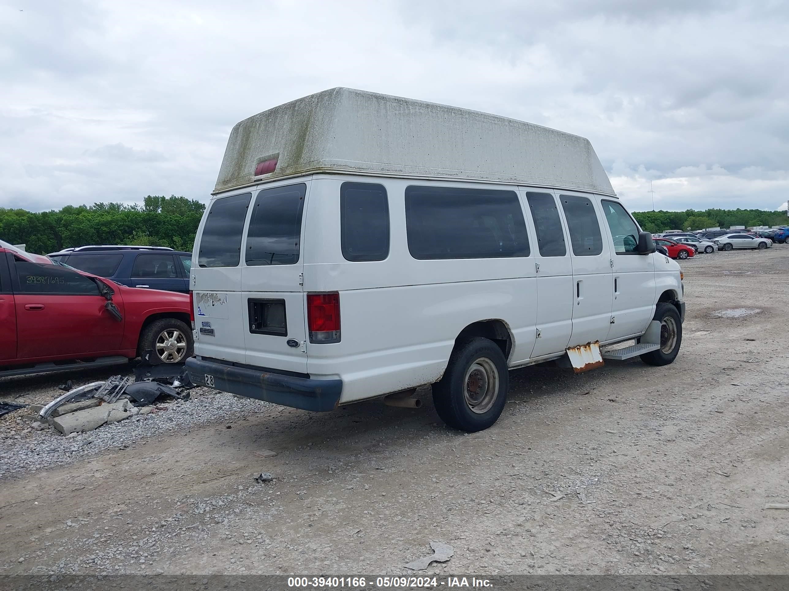 Photo 3 VIN: 1FTNS24W68DA10577 - FORD ECONOLINE 