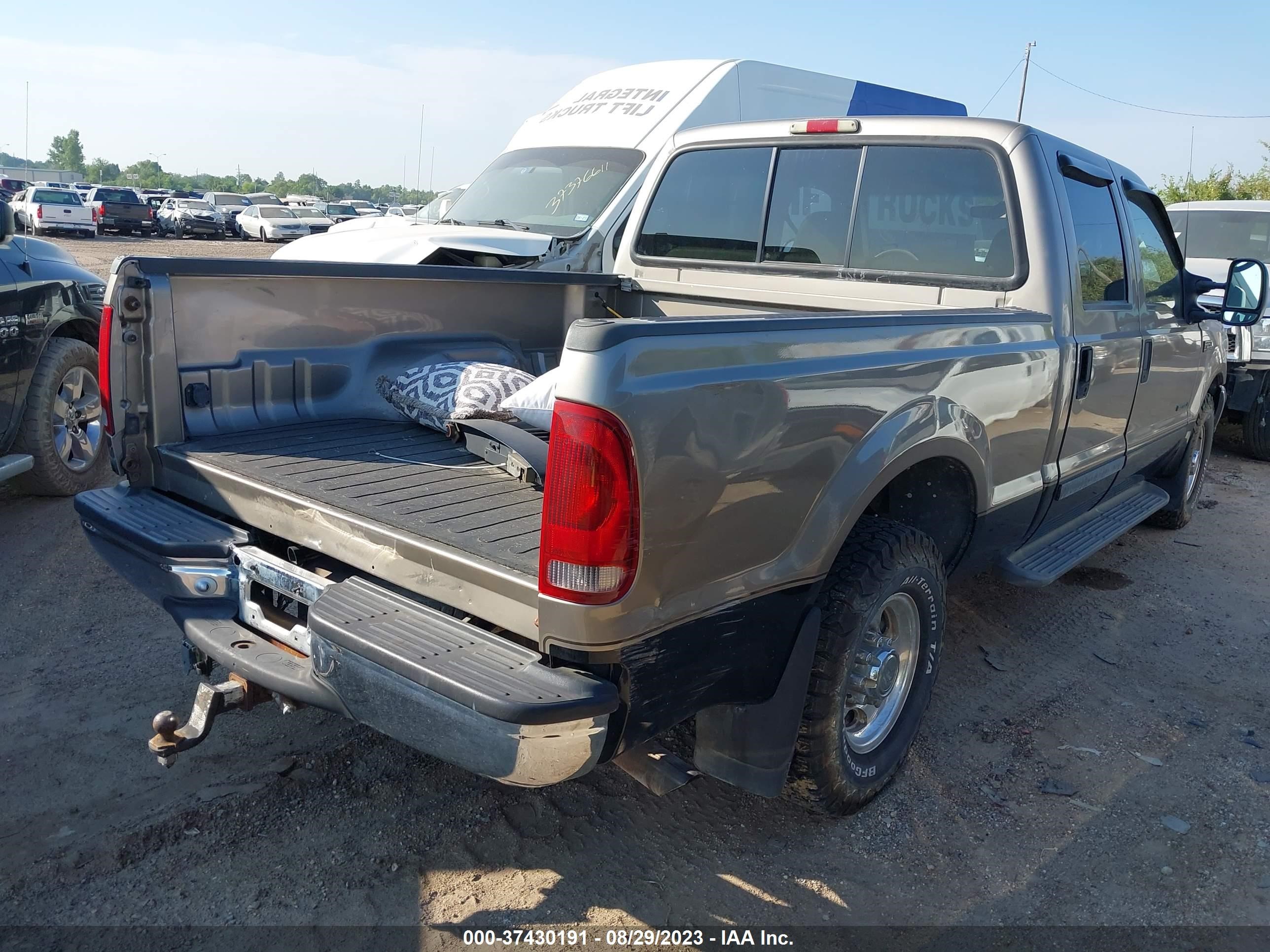 Photo 3 VIN: 1FTNW20F02EA07041 - FORD F250 