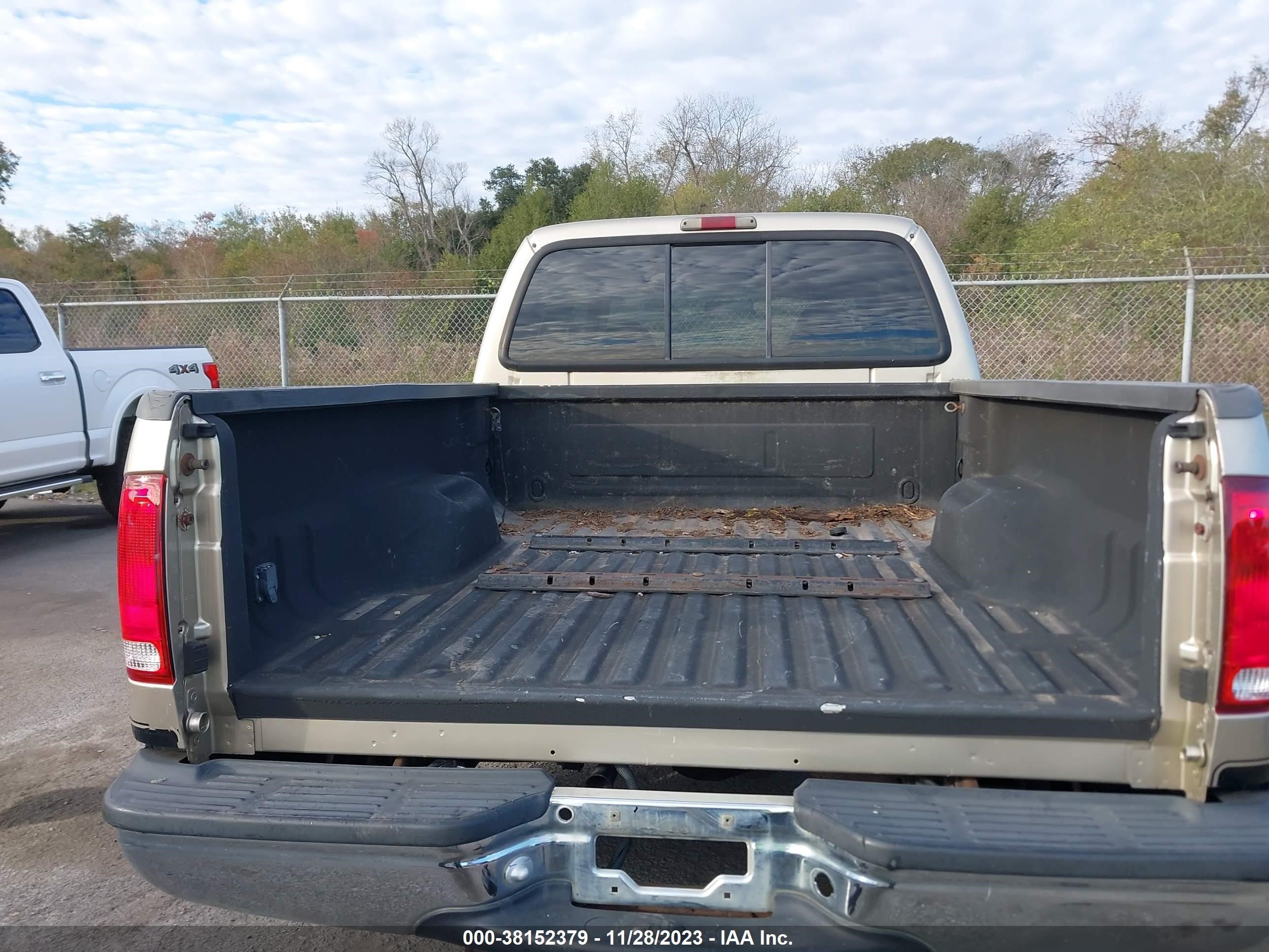 Photo 7 VIN: 1FTNW20F4YEE30441 - FORD F250 