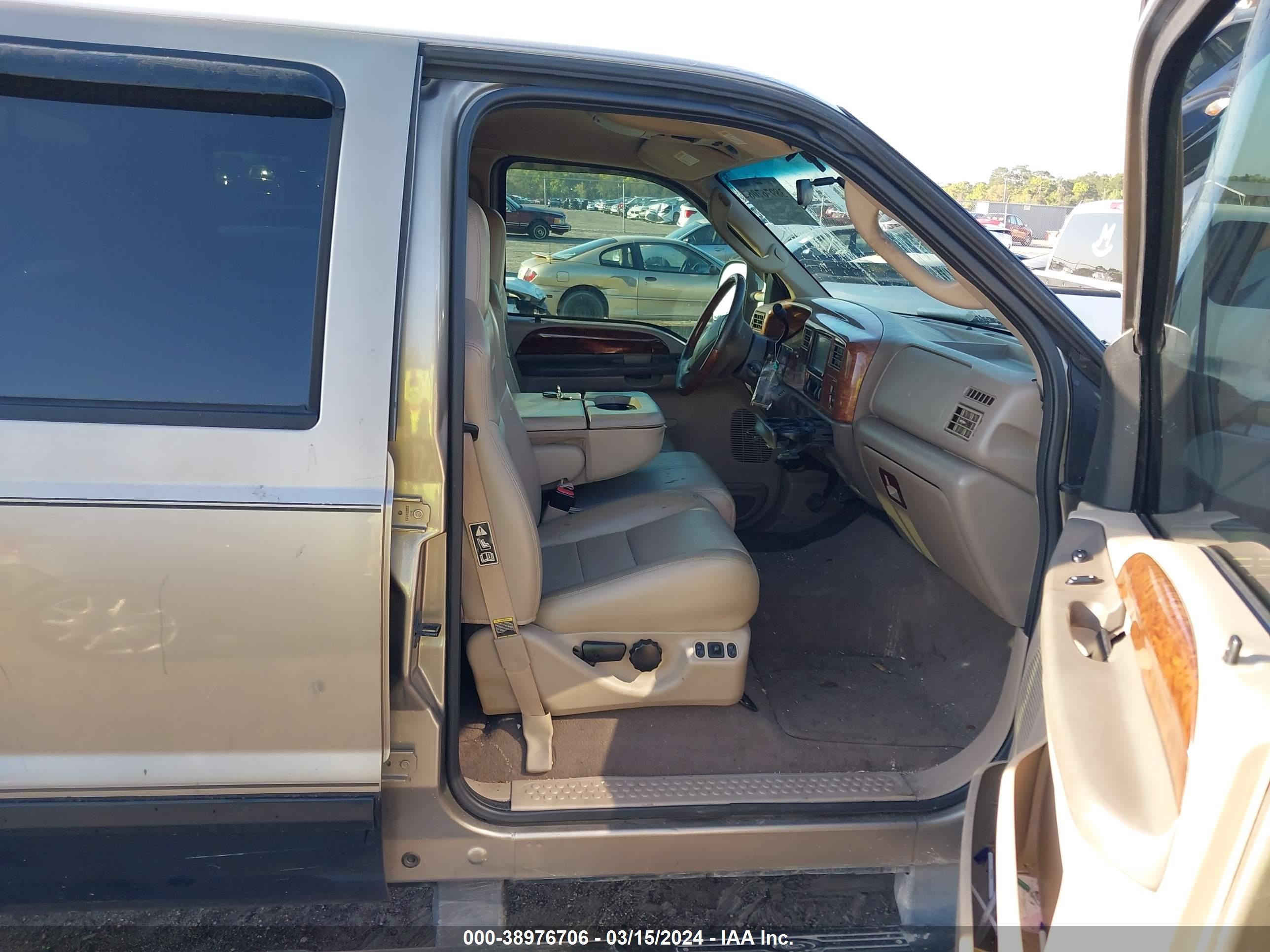 Photo 4 VIN: 1FTNW20L13EA76652 - FORD F250 