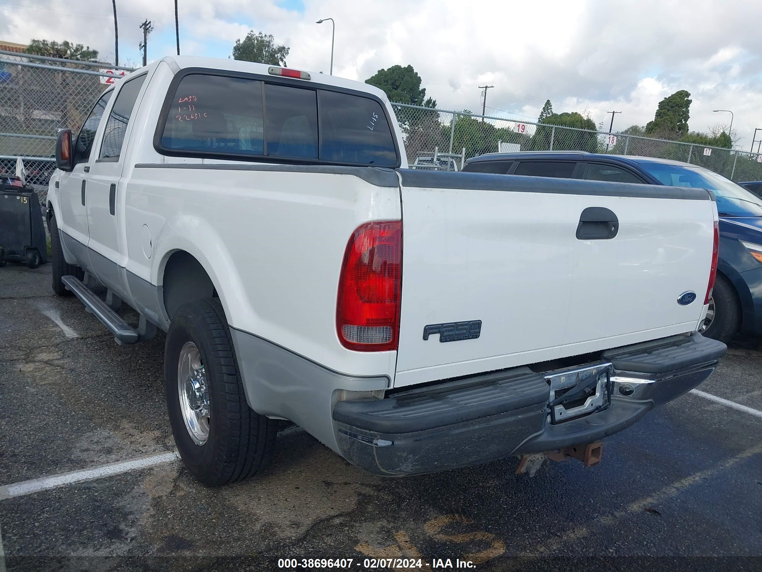 Photo 2 VIN: 1FTNW20SX4EA70597 - FORD F250 