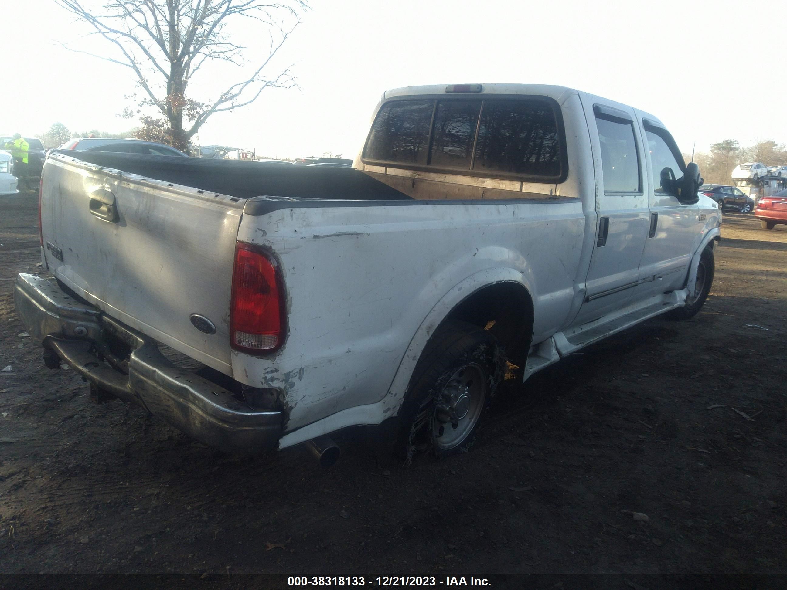 Photo 3 VIN: 1FTNW20SXYEE01460 - FORD F250 