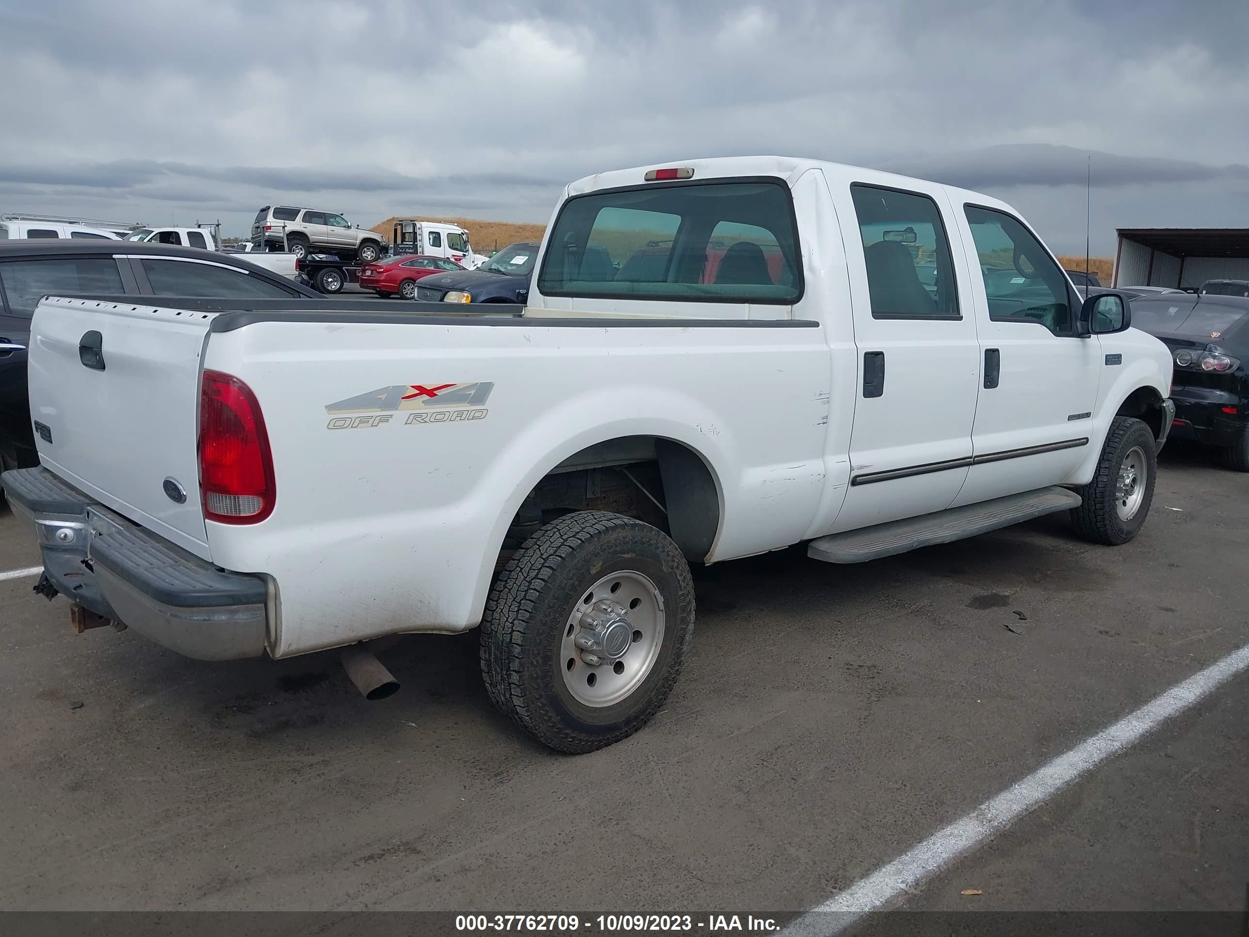 Photo 3 VIN: 1FTNW21F9XEE50214 - FORD F250 