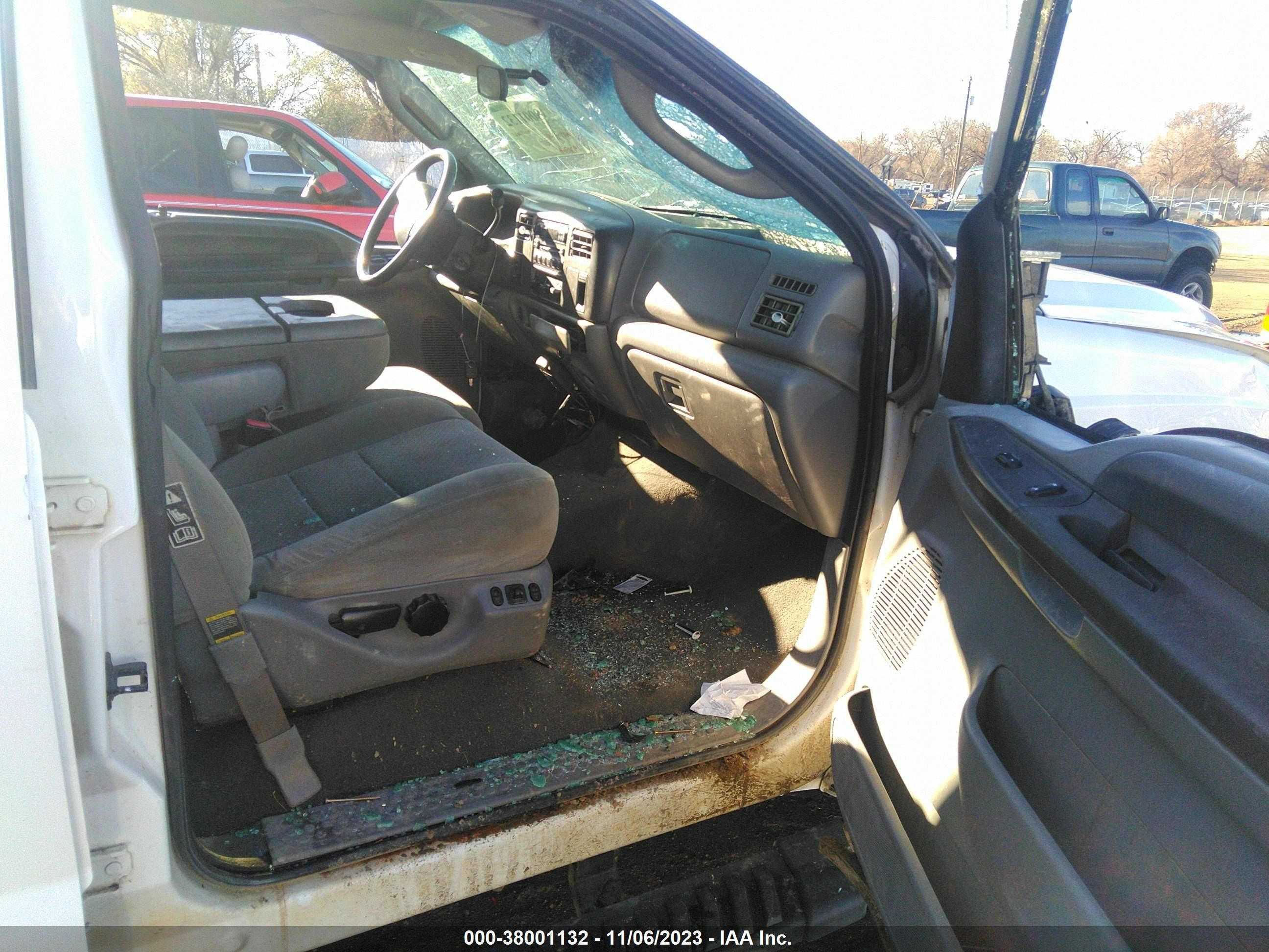 Photo 4 VIN: 1FTNW21P94EA66793 - FORD F250 