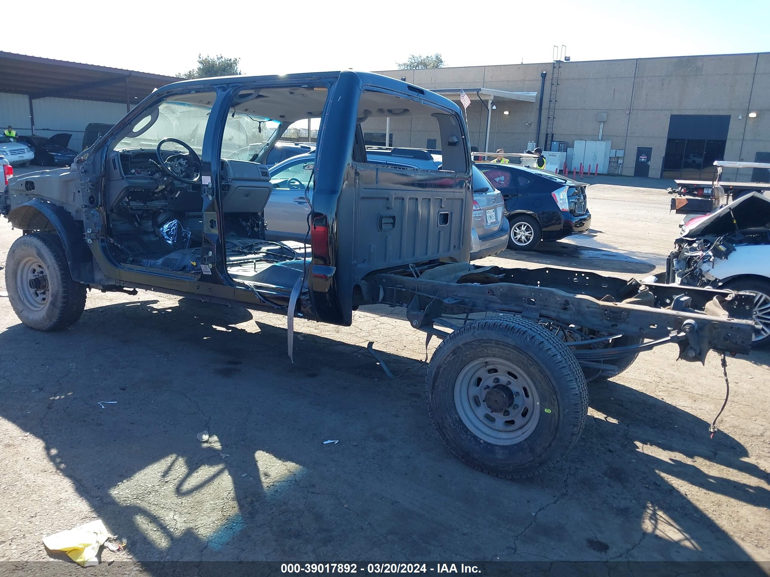 Photo 2 VIN: 1FTNW21PX3EC26338 - FORD F250 