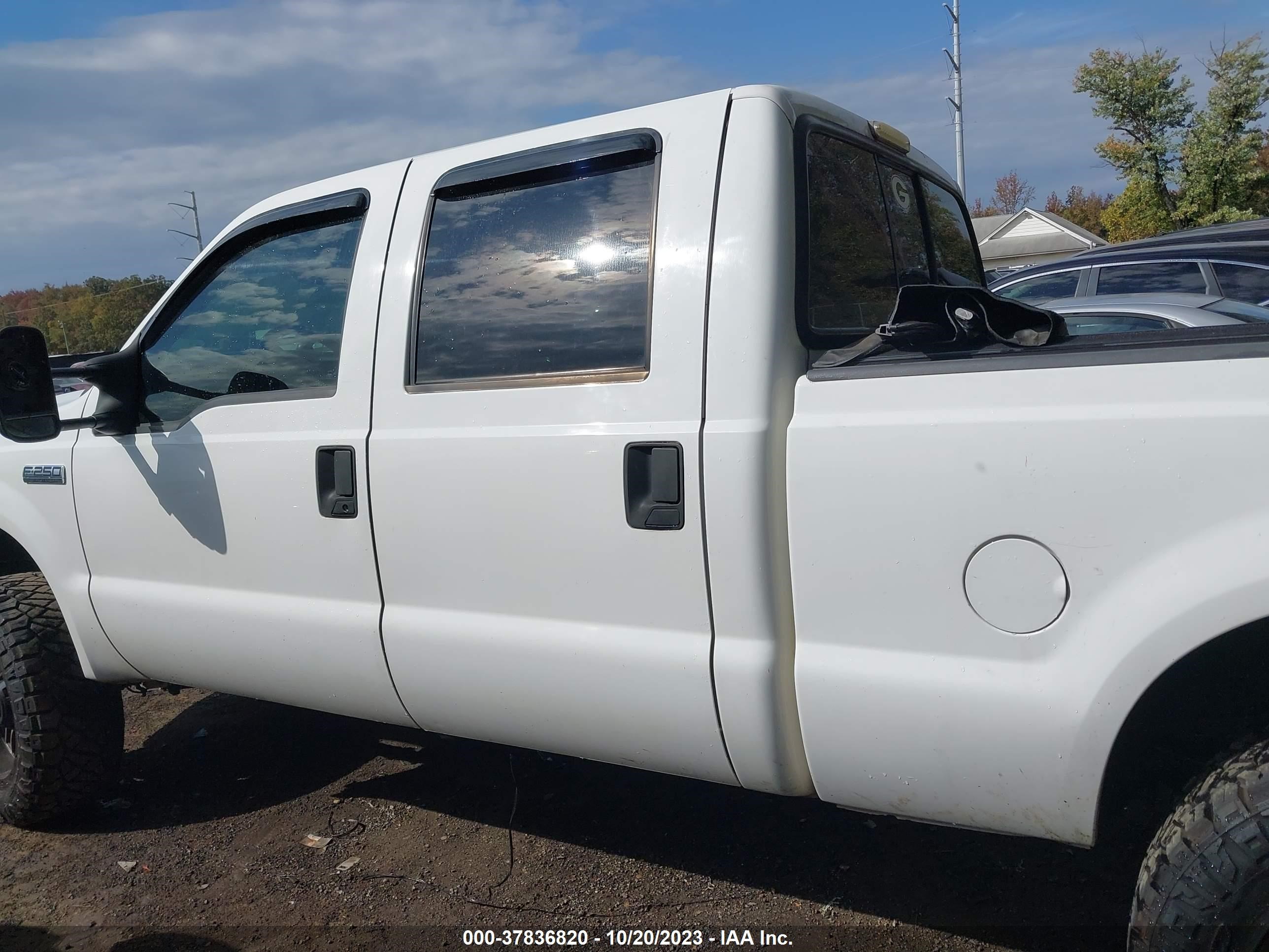 Photo 12 VIN: 1FTNW21S31EA67342 - FORD F250 