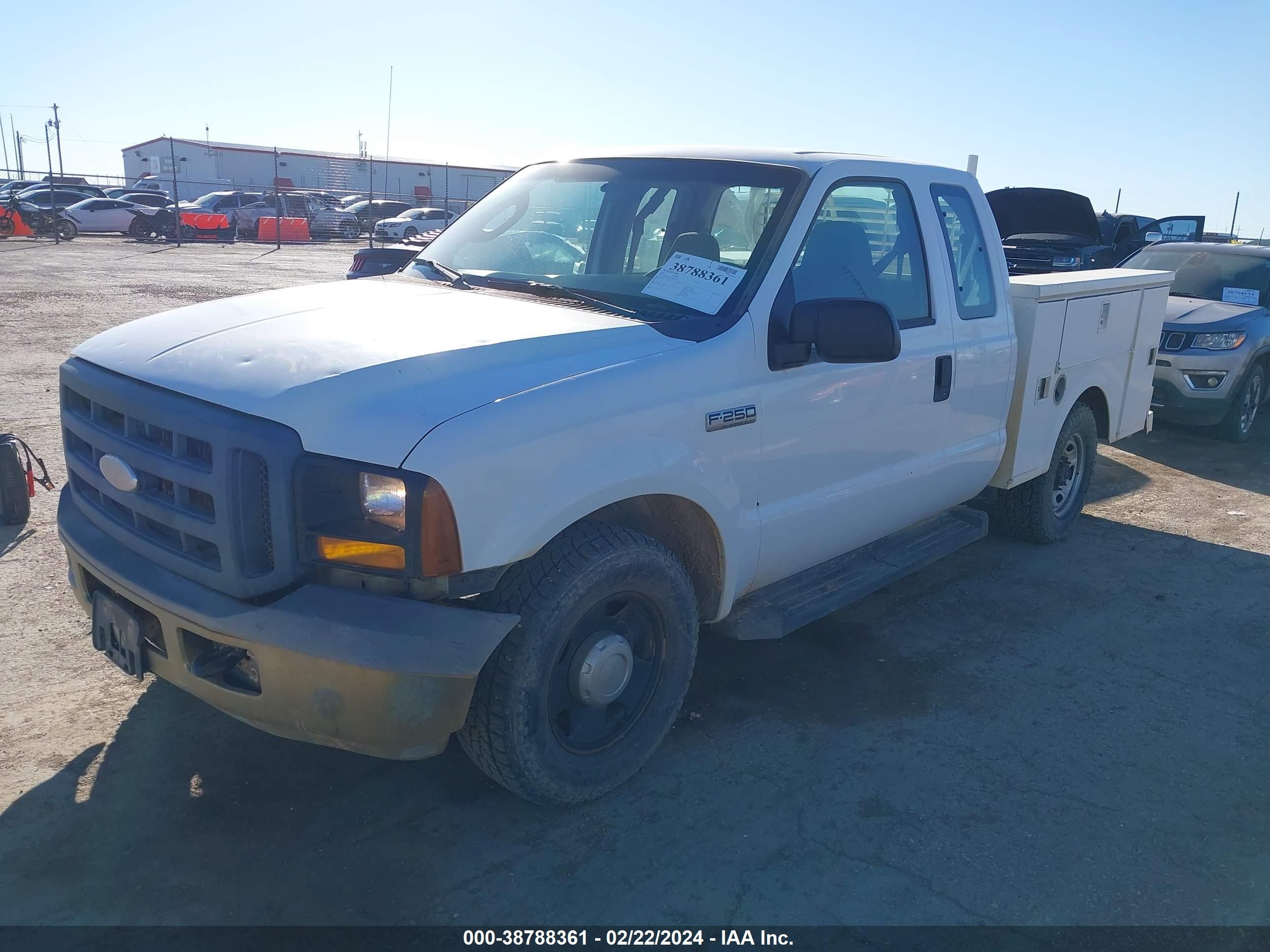 Photo 1 VIN: 1FTNX20547EB27615 - FORD F250 