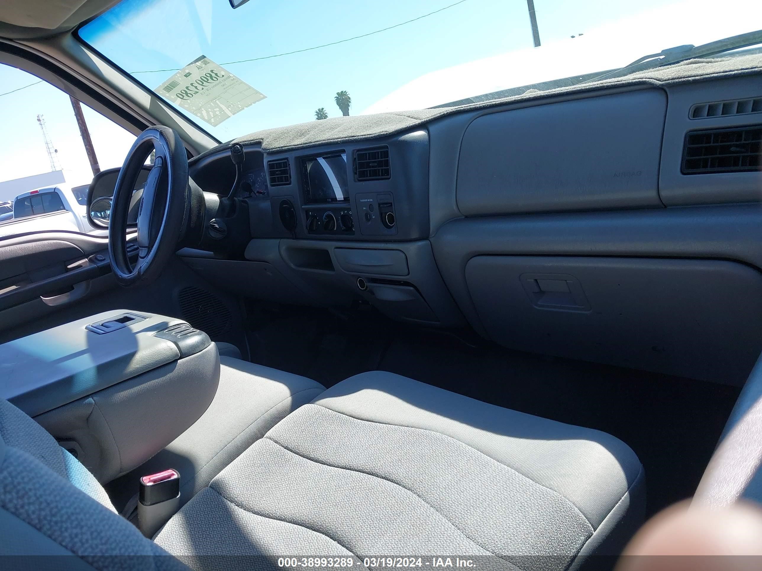 Photo 4 VIN: 1FTNX20F5YEA61280 - FORD F250 