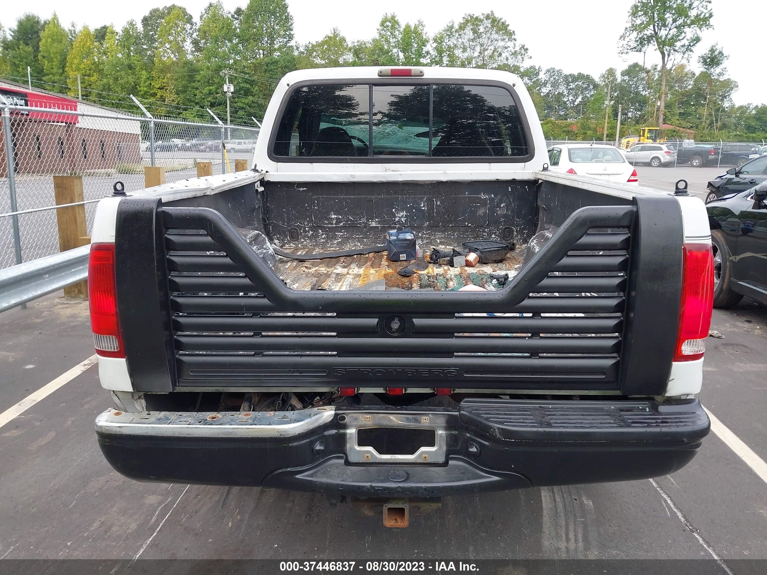 Photo 16 VIN: 1FTNX20F8XEC76733 - FORD F250 