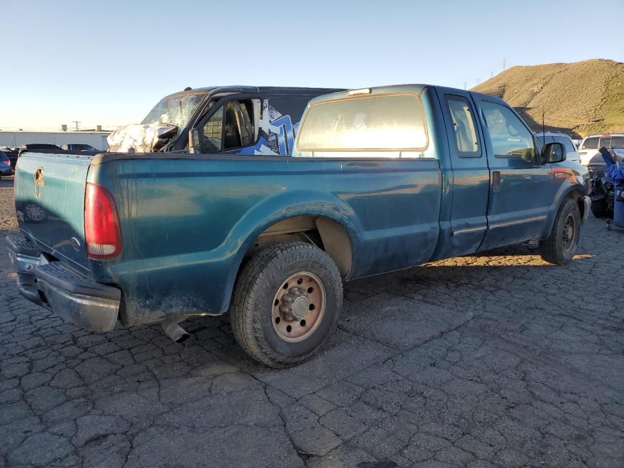 Photo 2 VIN: 1FTNX20L1YEA45129 - FORD F250 