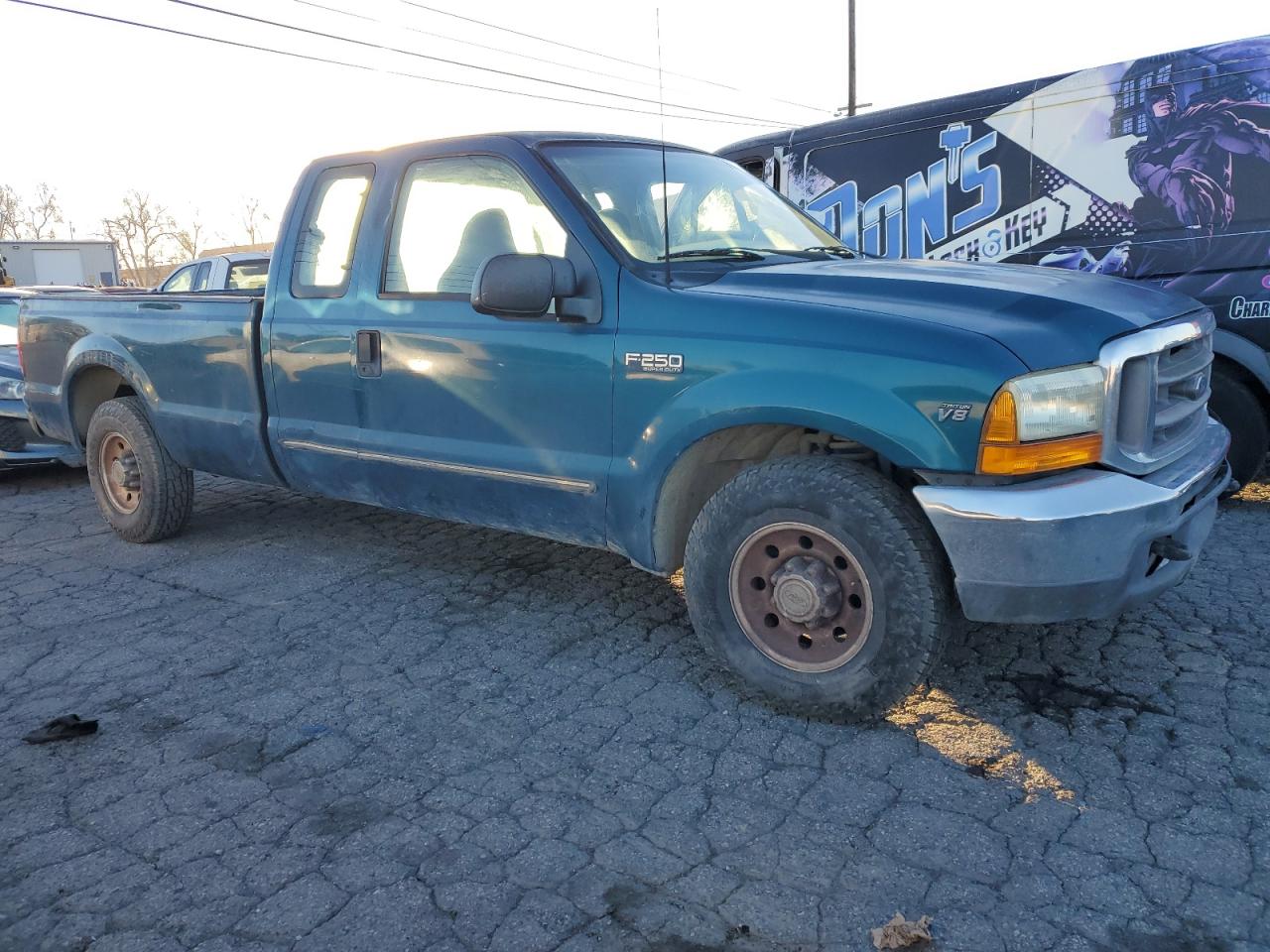 Photo 3 VIN: 1FTNX20L1YEA45129 - FORD F250 