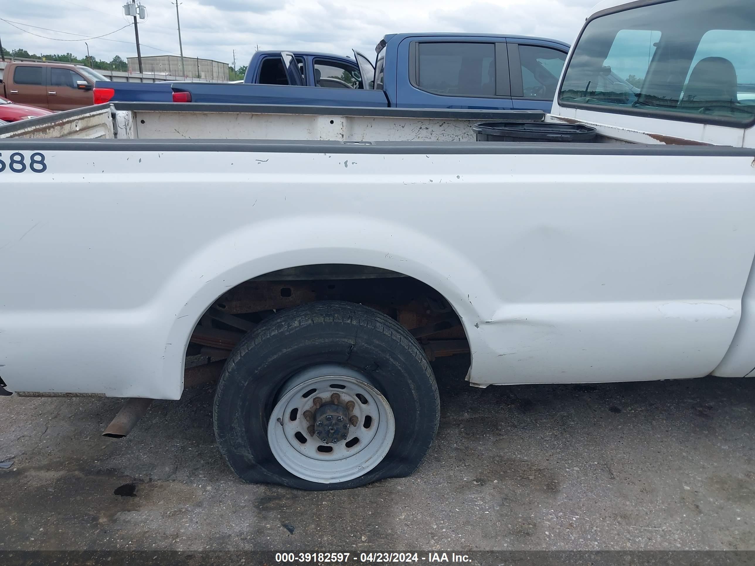 Photo 5 VIN: 1FTNX20L62EB93588 - FORD F250 