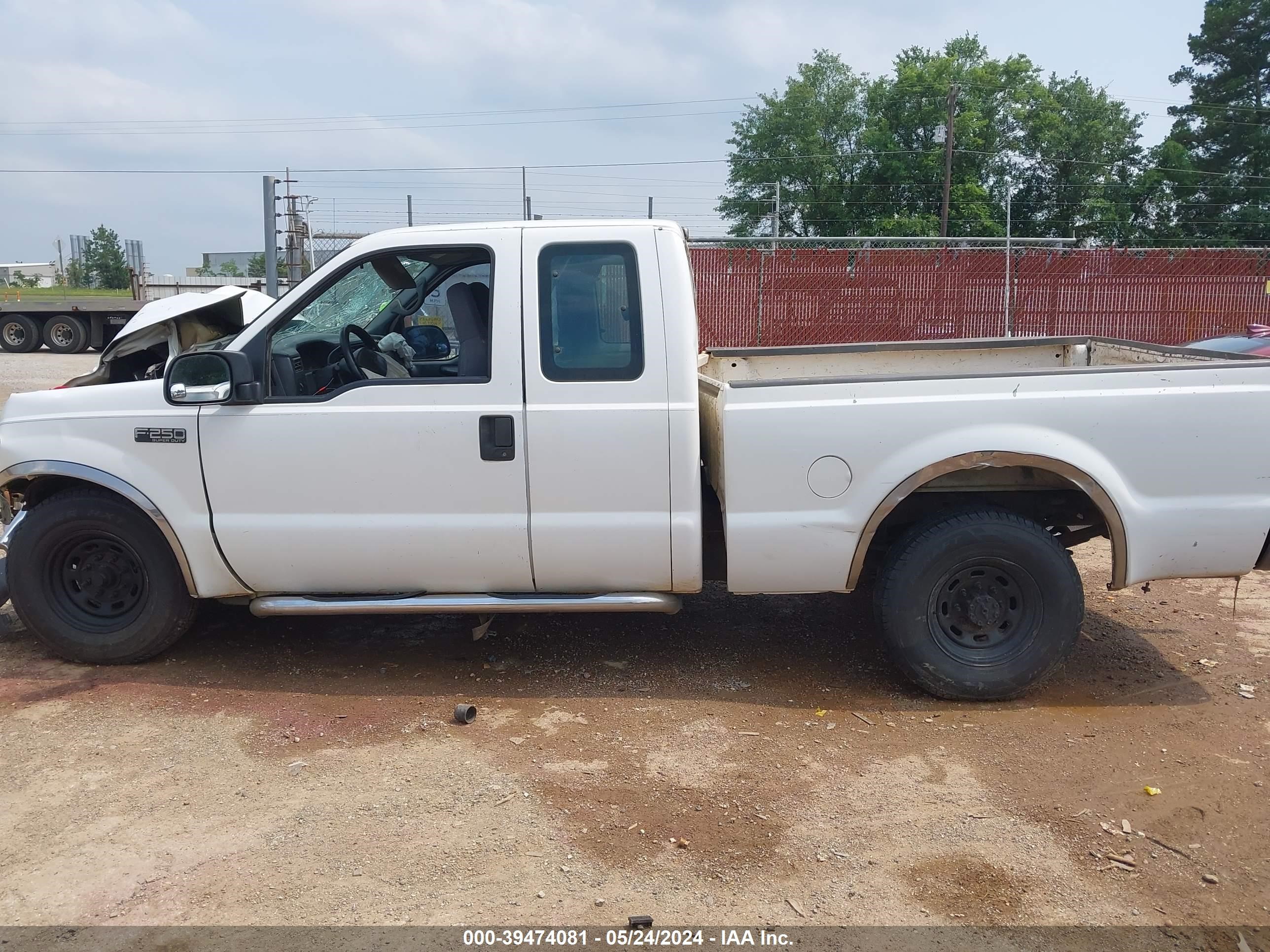 Photo 13 VIN: 1FTNX20LX1EC00010 - FORD F250 